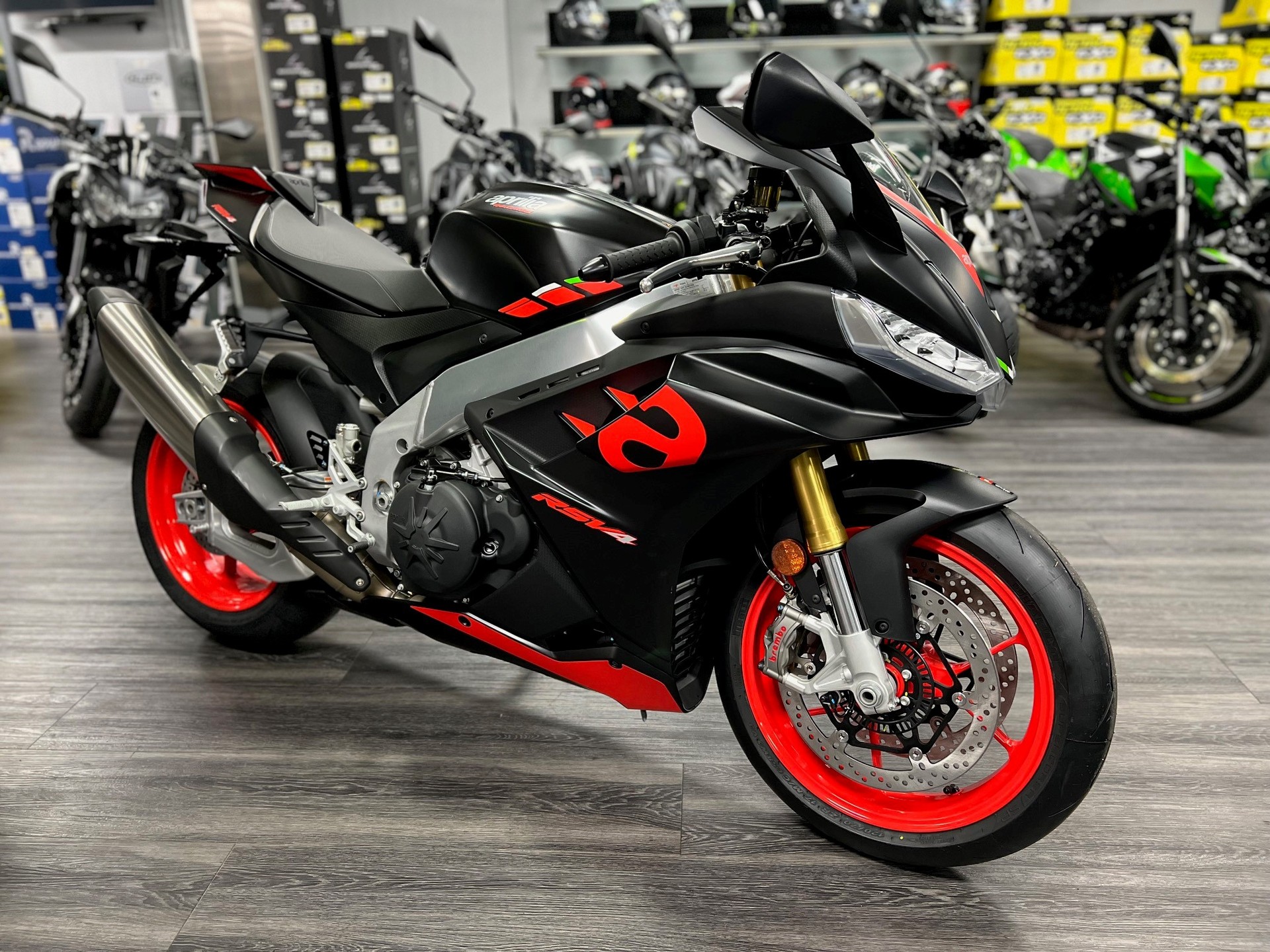 APRILIA RSV4 1100-image-1