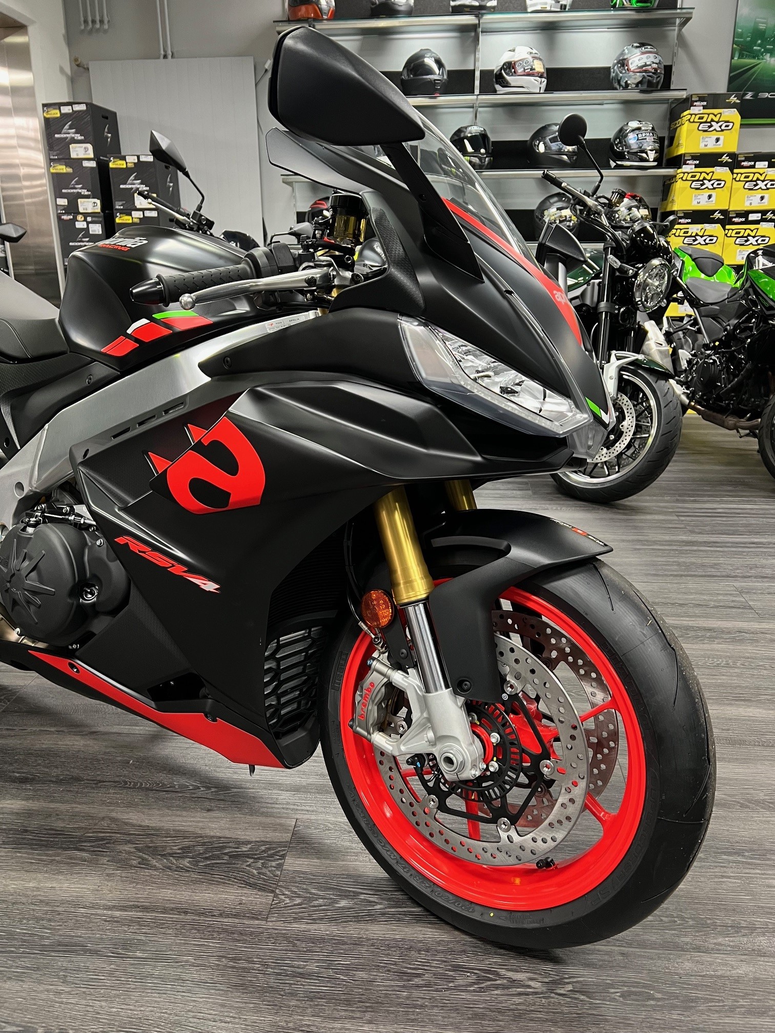 APRILIA RSV4 1100-image-4