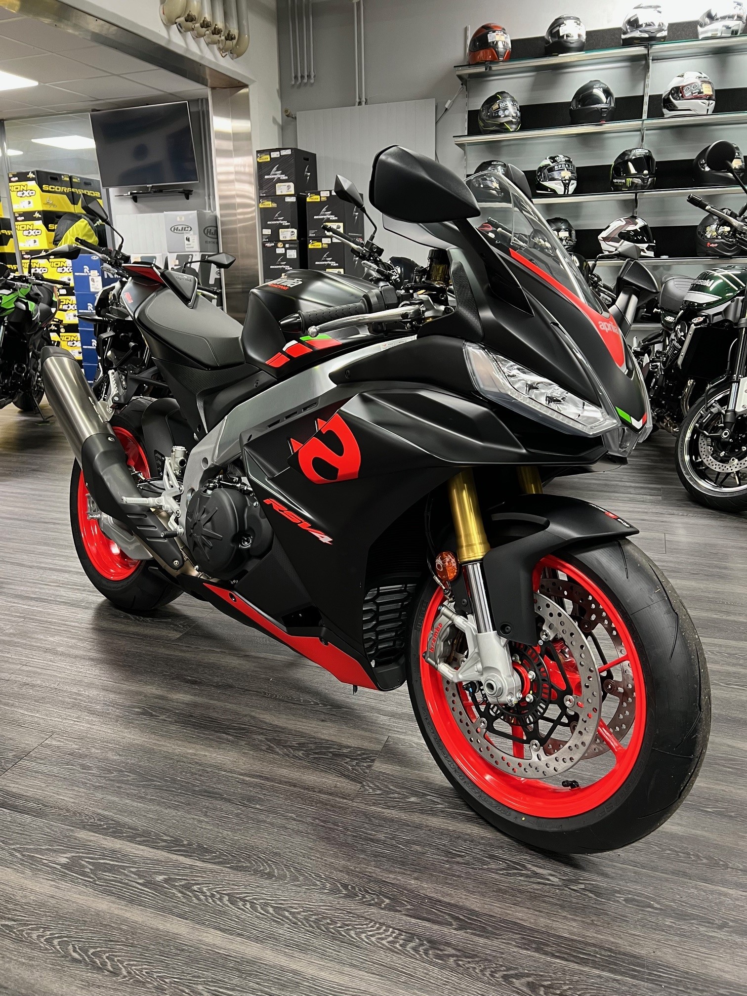 APRILIA RSV4 1100-image-6