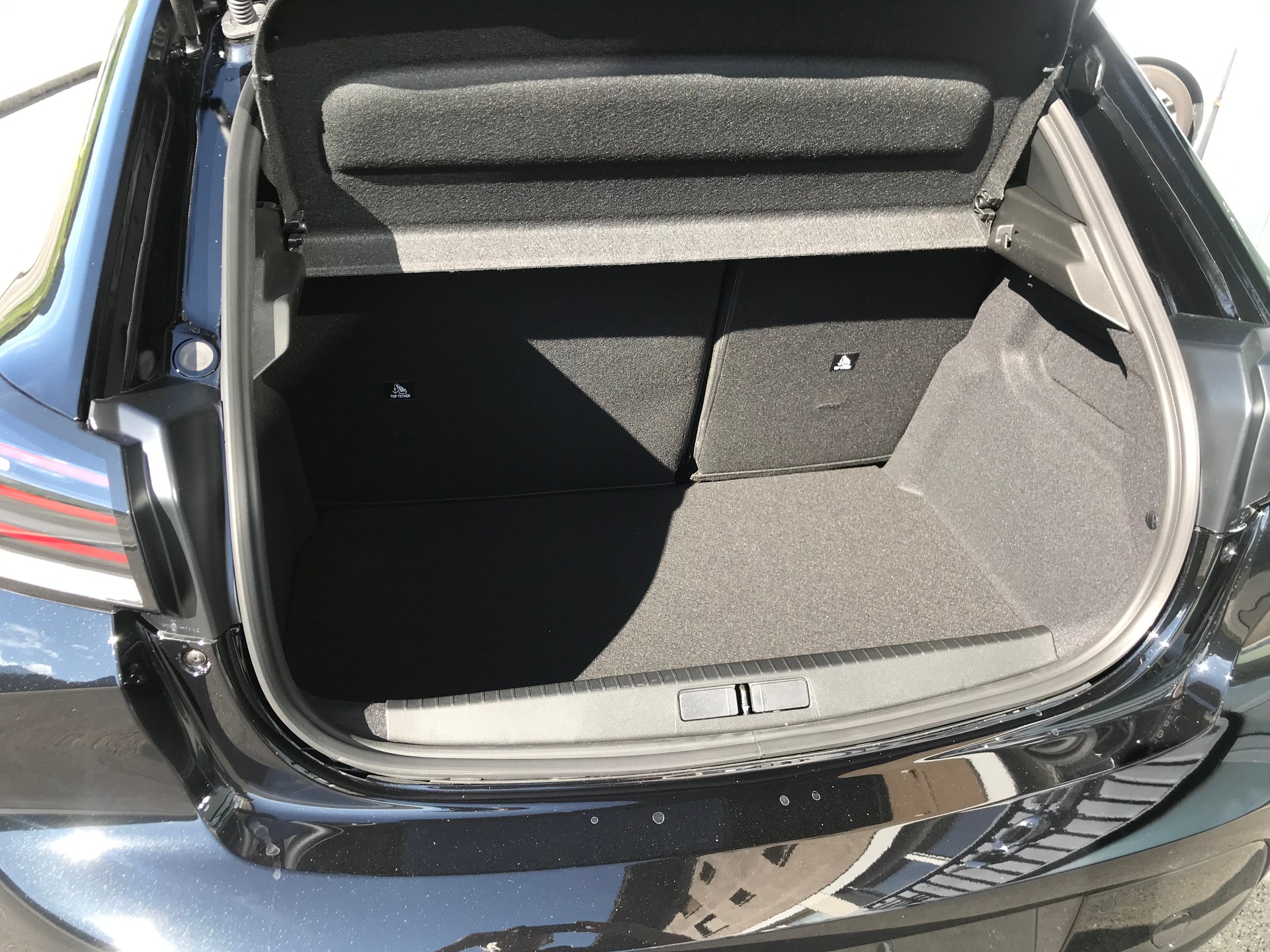 PEUGEOT 208 1.2 MHEV 110 Allure Premium-image-5