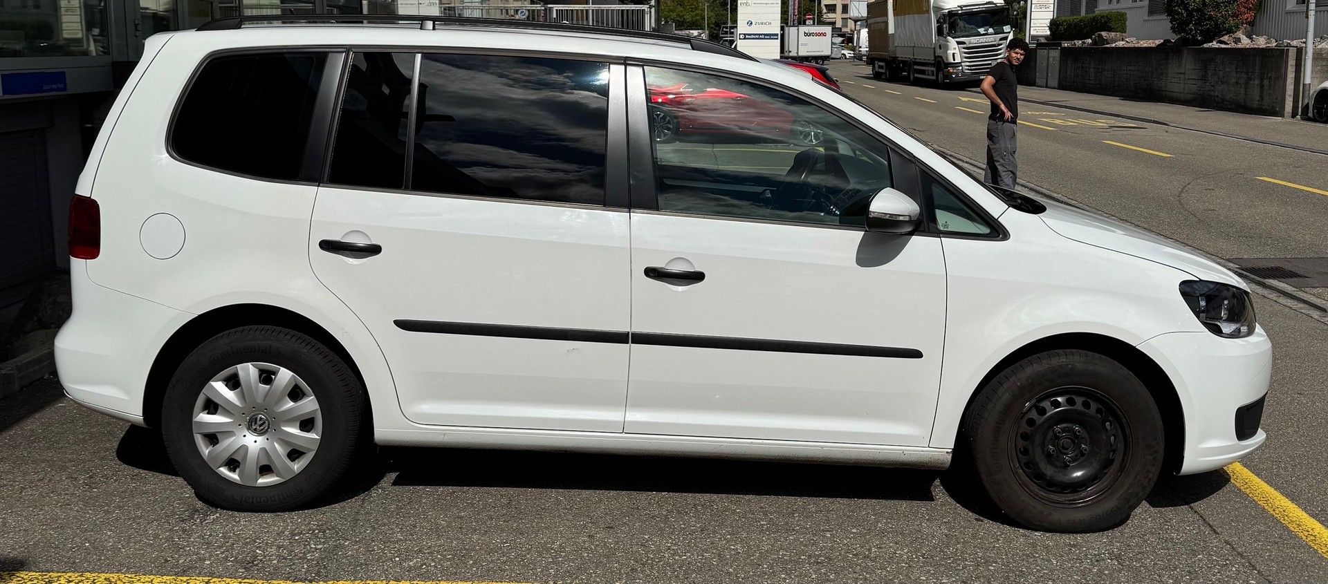 VW Touran 1.6 TDI BlueMotion Technology Trendline DSG-showroom-element-3