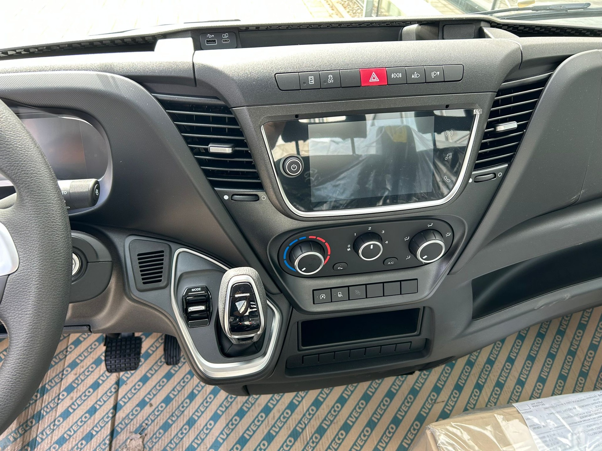 IVECO 35 C 16 H A8 3450-image-7