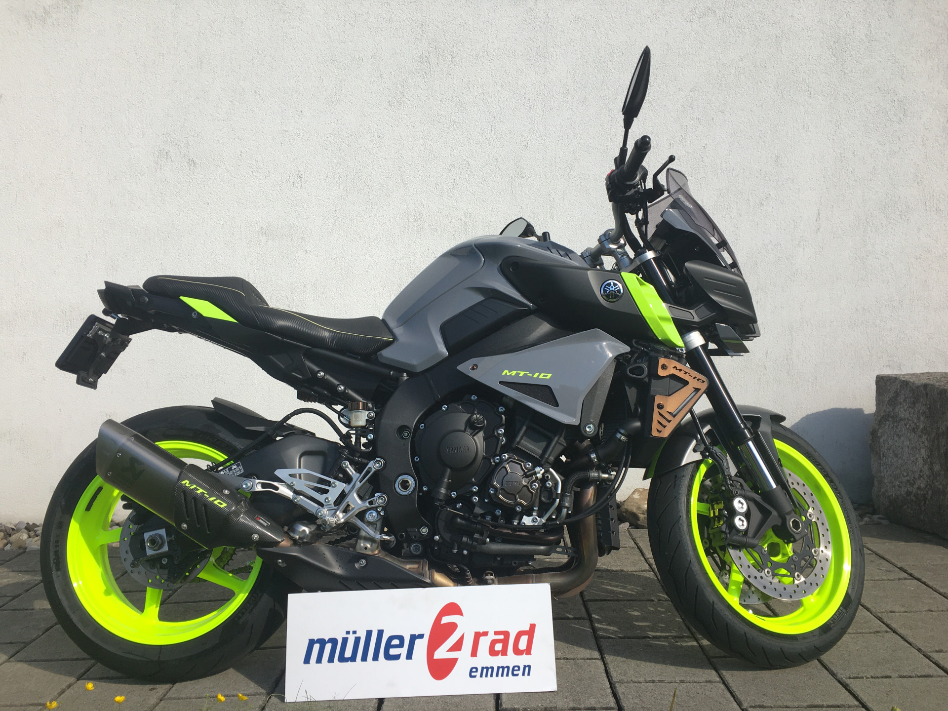 YAMAHA MT-10