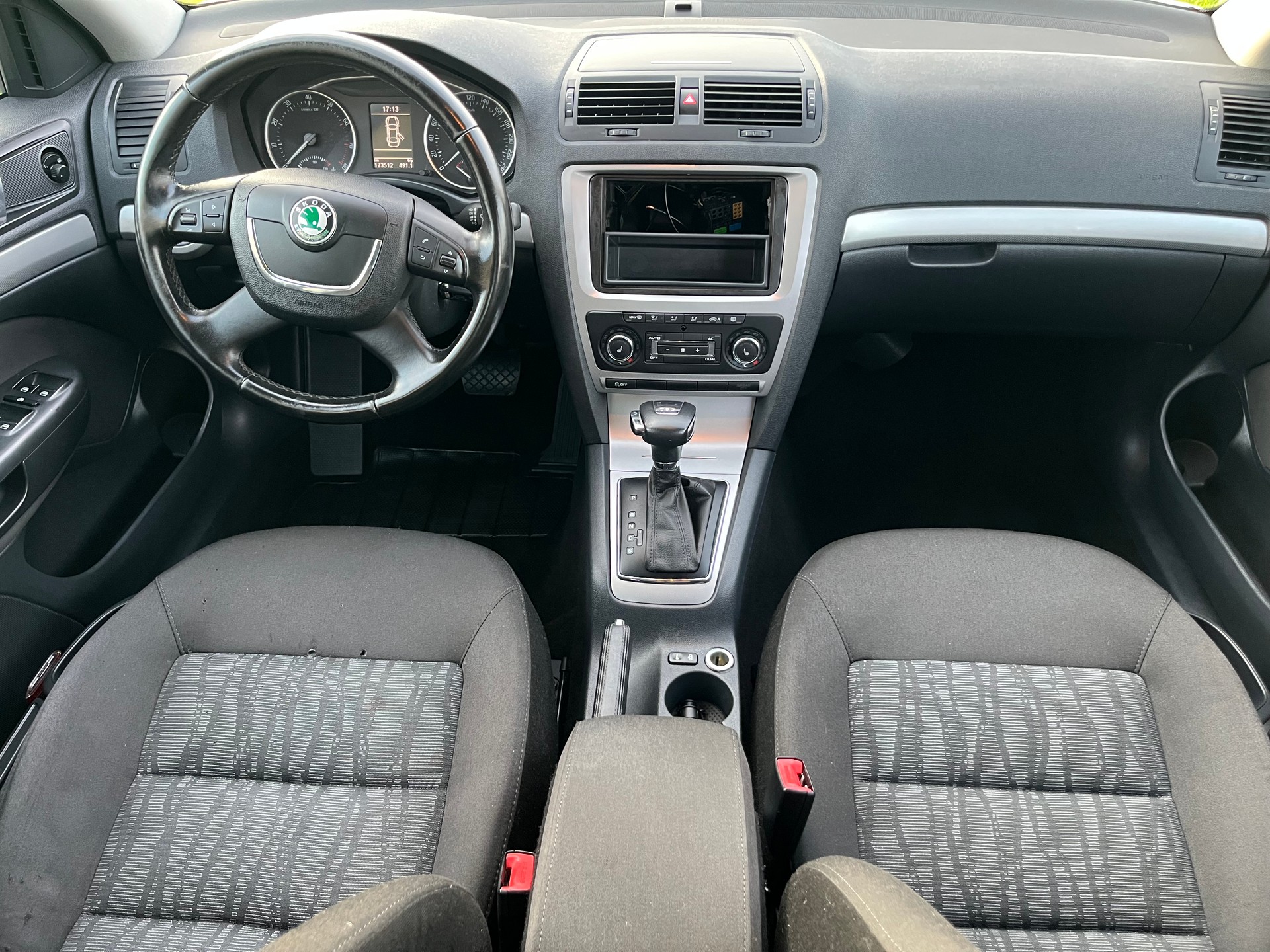 SKODA Octavia Combi 1.8 TSI Laurin & Klement DSG-image-14