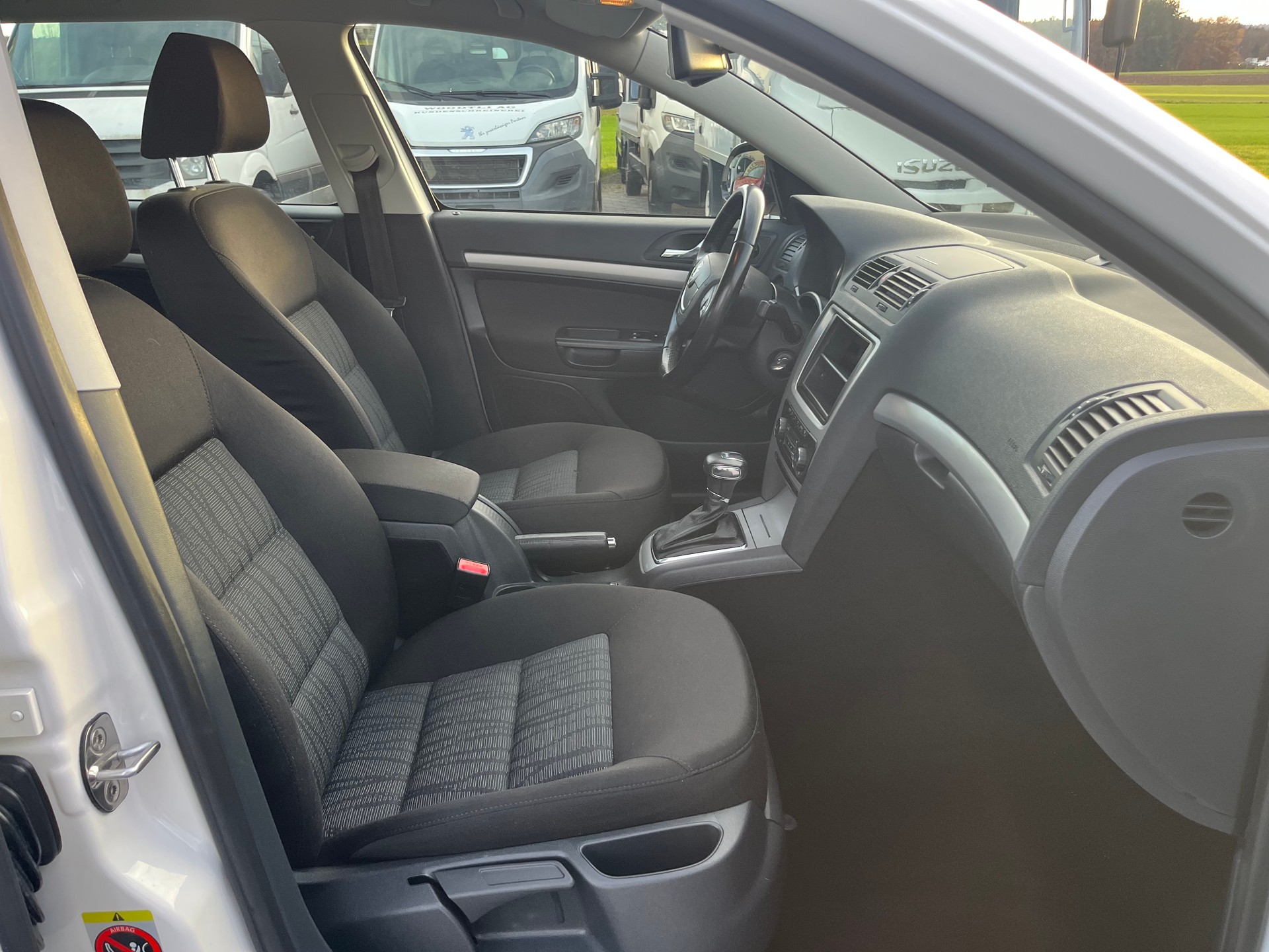 SKODA Octavia Combi 1.8 TSI Laurin & Klement DSG-image-12