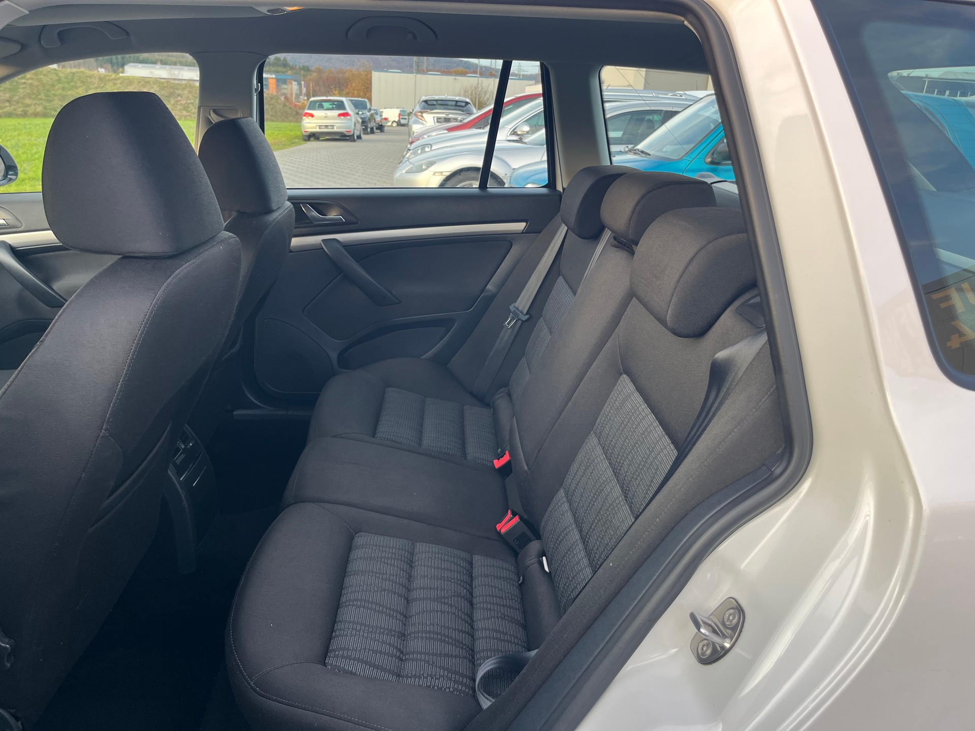 SKODA Octavia Combi 1.8 TSI Laurin & Klement DSG-image-11