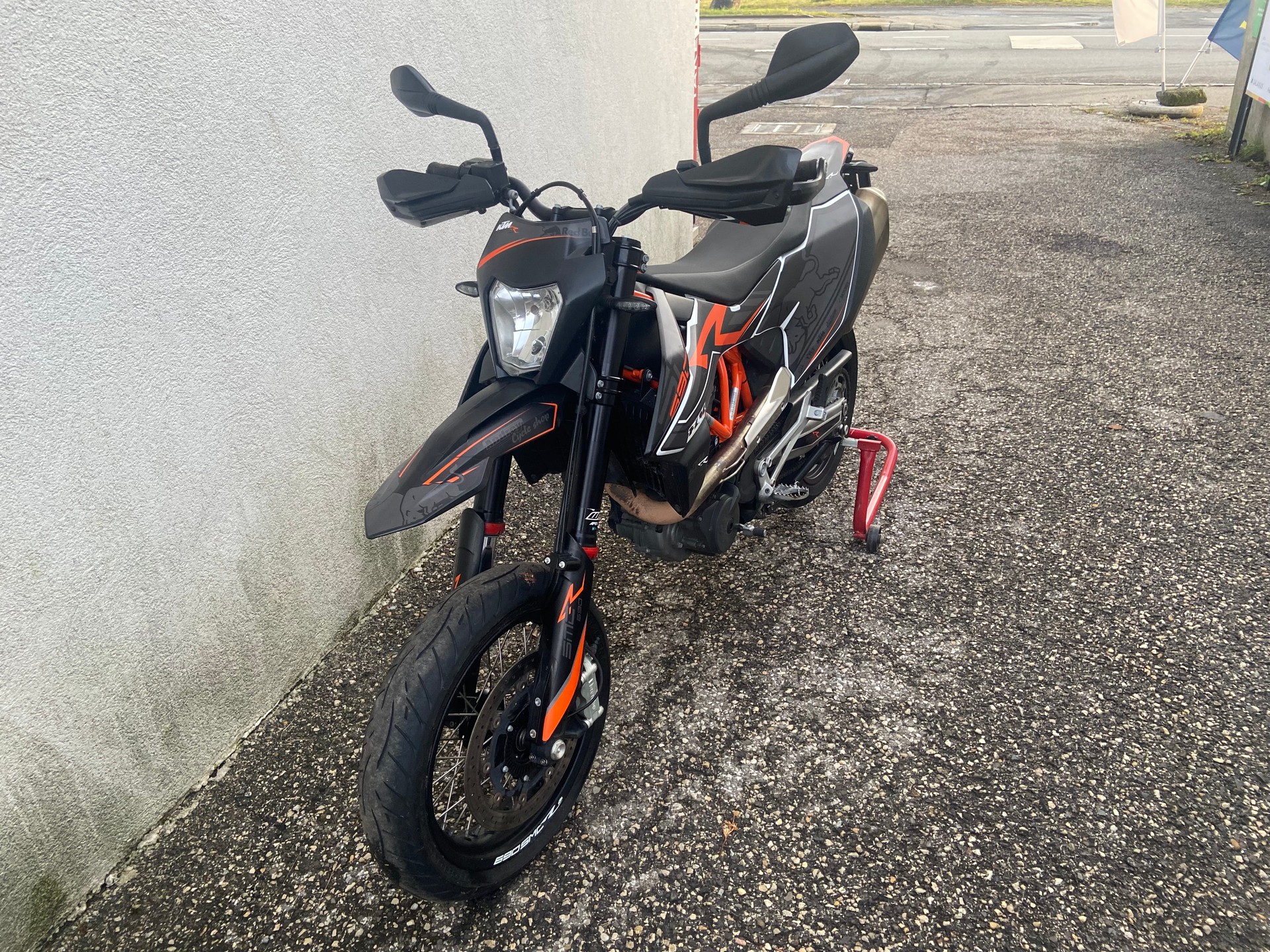 KTM 690 SMC R ABS-image-2