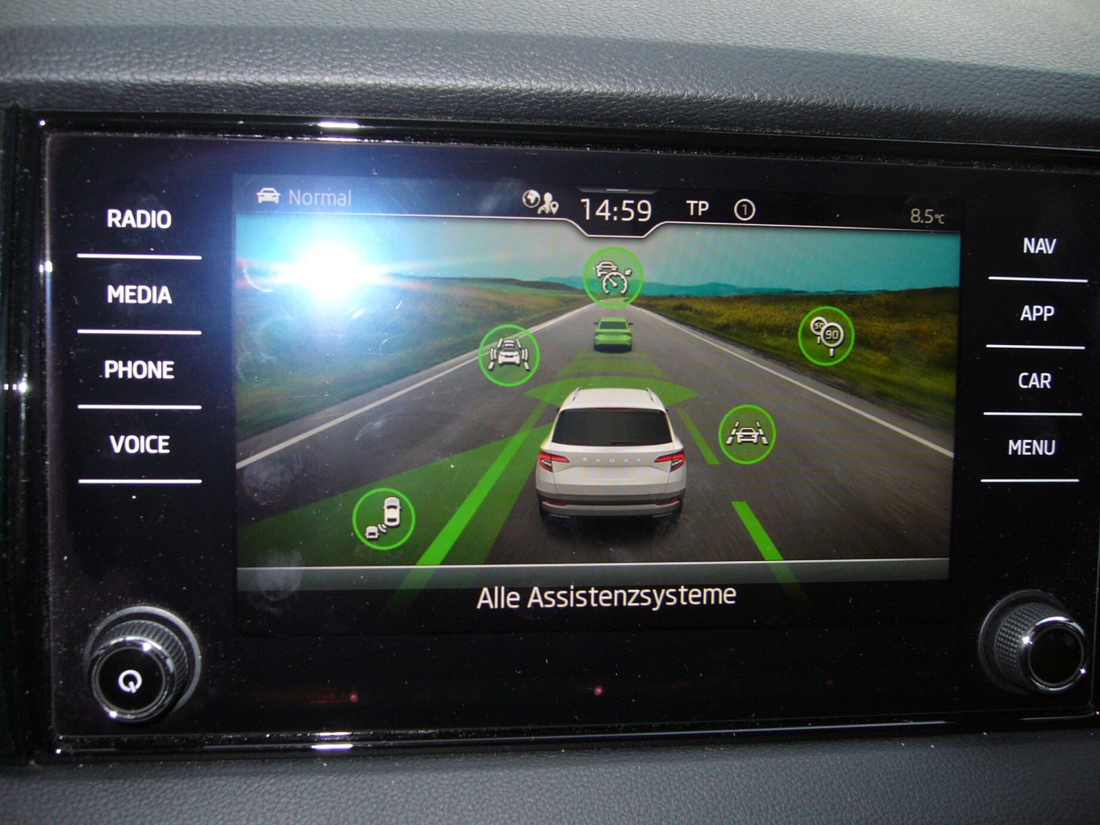 SKODA Karoq 1.5 TSI ACT SportLine DSG-image-8