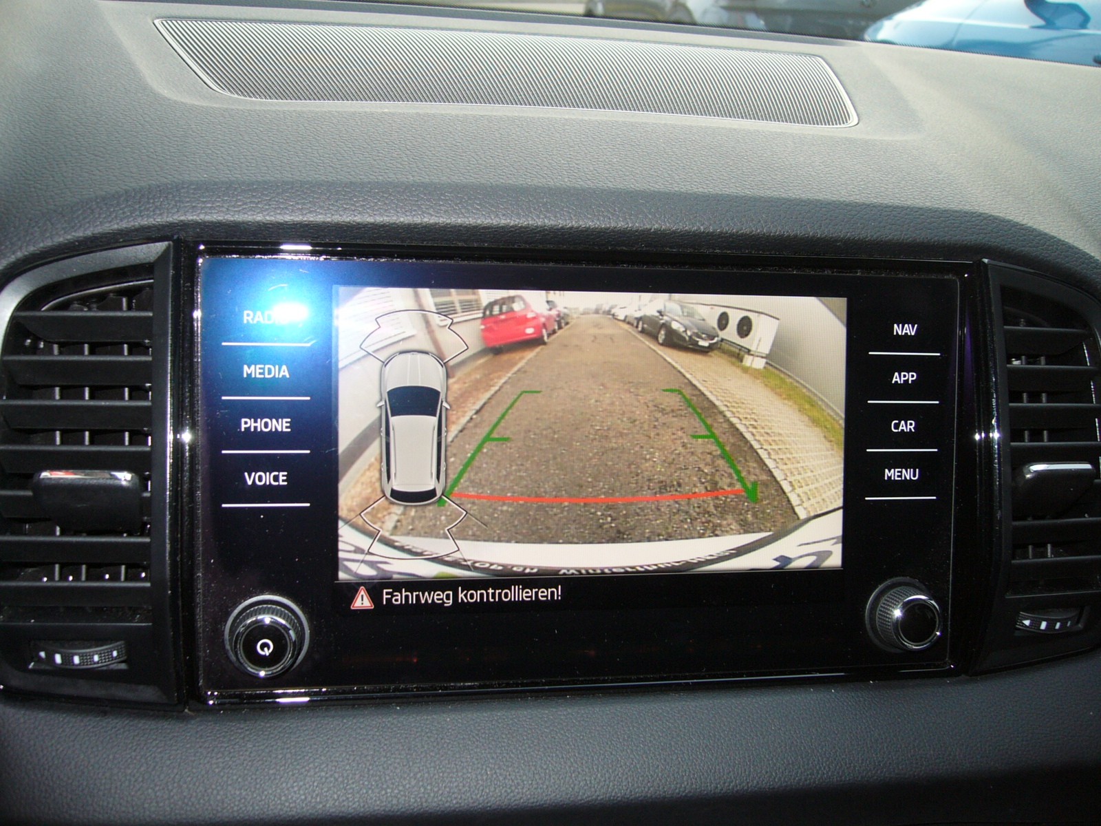 SKODA Karoq 1.5 TSI ACT SportLine DSG-image-7