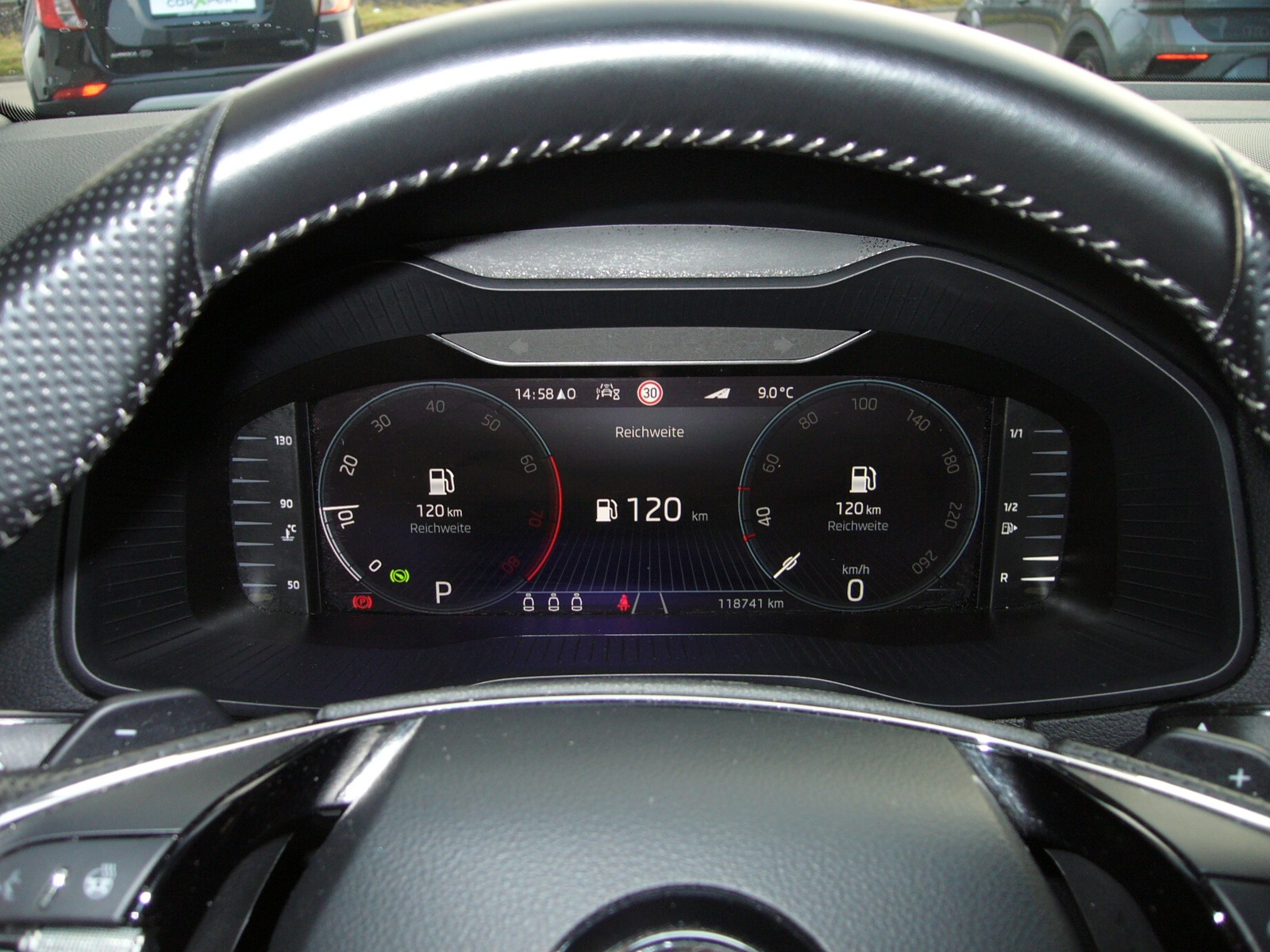SKODA Karoq 1.5 TSI ACT SportLine DSG-image-10