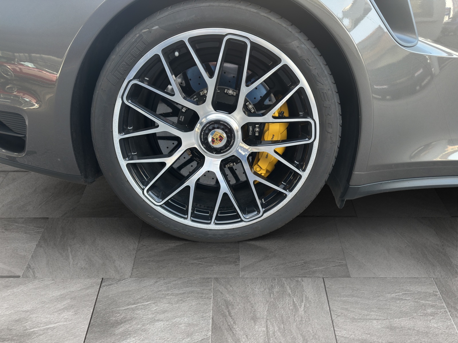 PORSCHE 911 Turbo S Cabrio PDK-image-15
