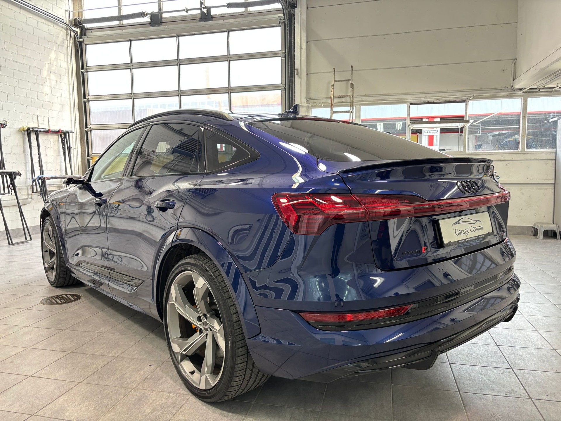 AUDI e-tron S Sportback quattro-image-3