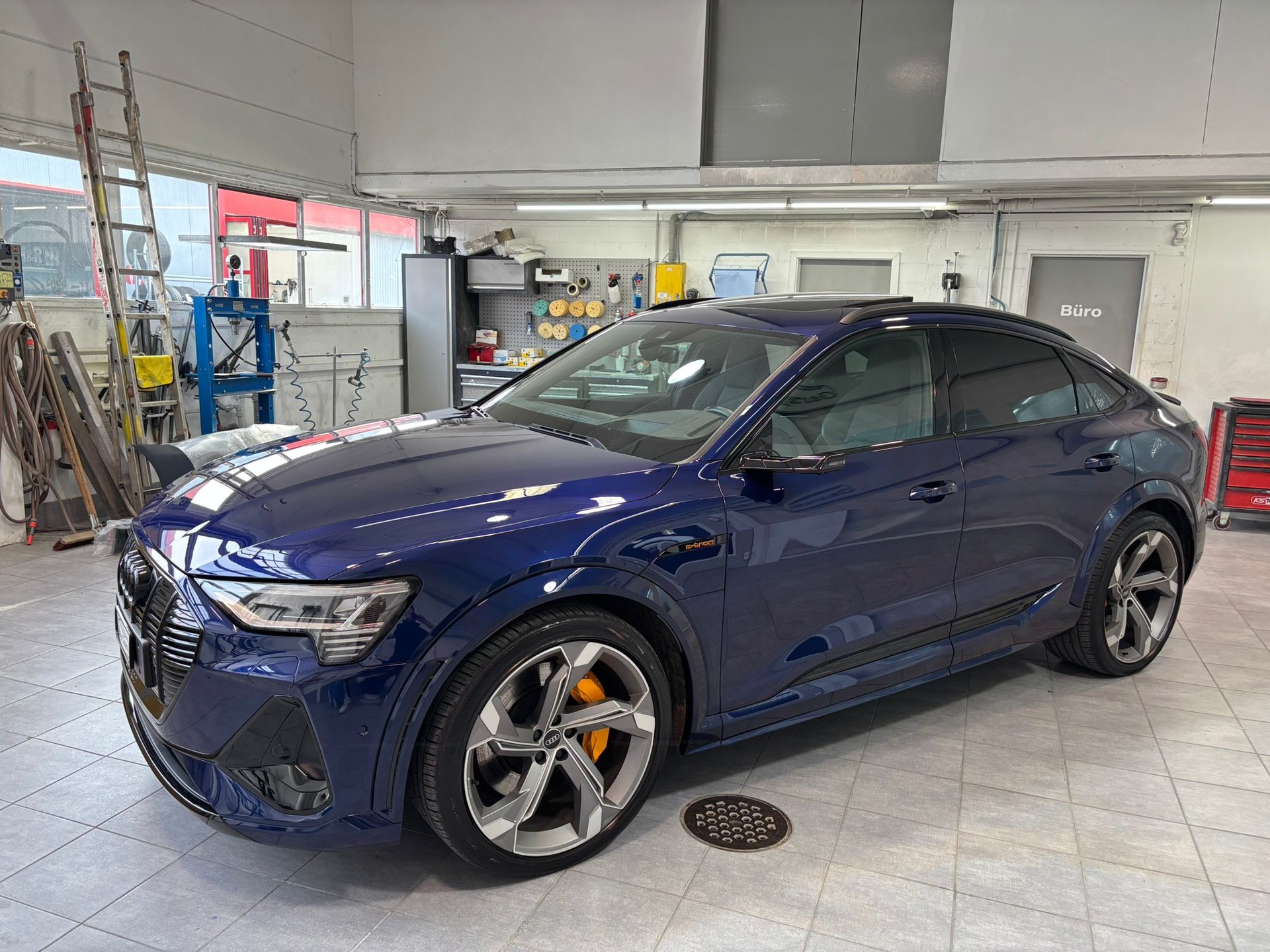 AUDI e-tron S Sportback quattro-image-14
