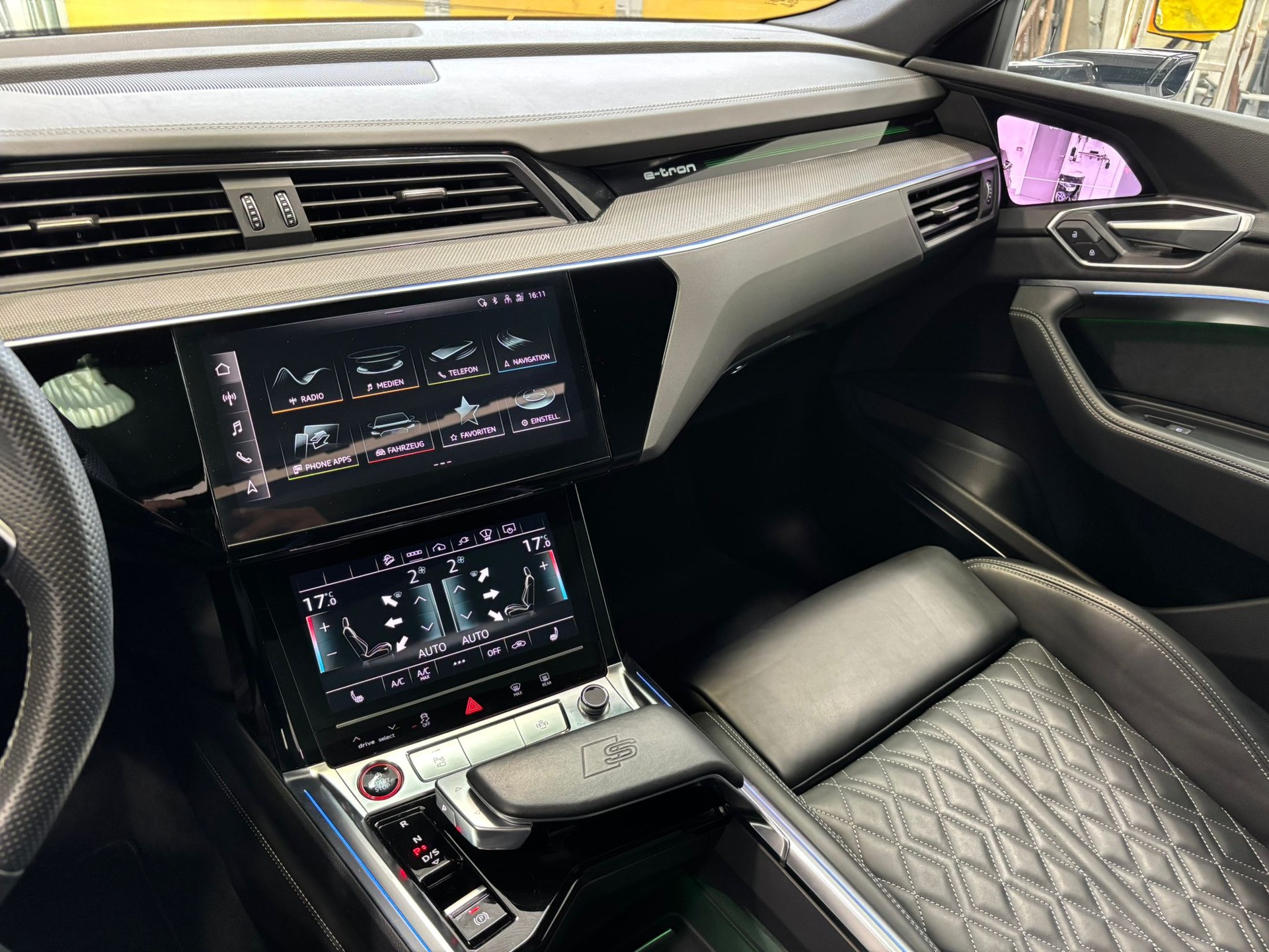 AUDI e-tron S Sportback quattro-image-10