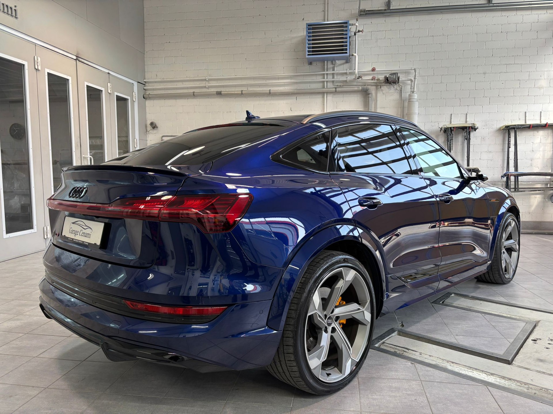 AUDI e-tron S Sportback quattro-image-2