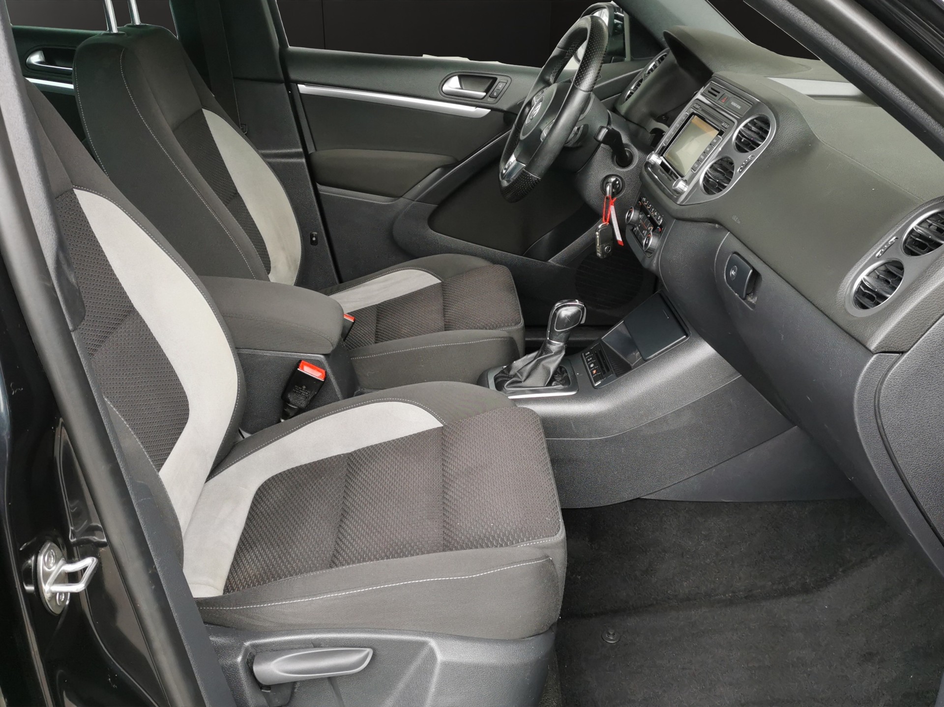 VW Tiguan 2.0 TDI BlueMotion R-Line 4Motion DSG-image-13