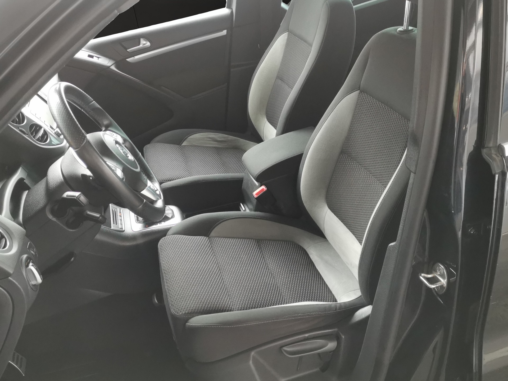 VW Tiguan 2.0 TDI BlueMotion R-Line 4Motion DSG-image-10