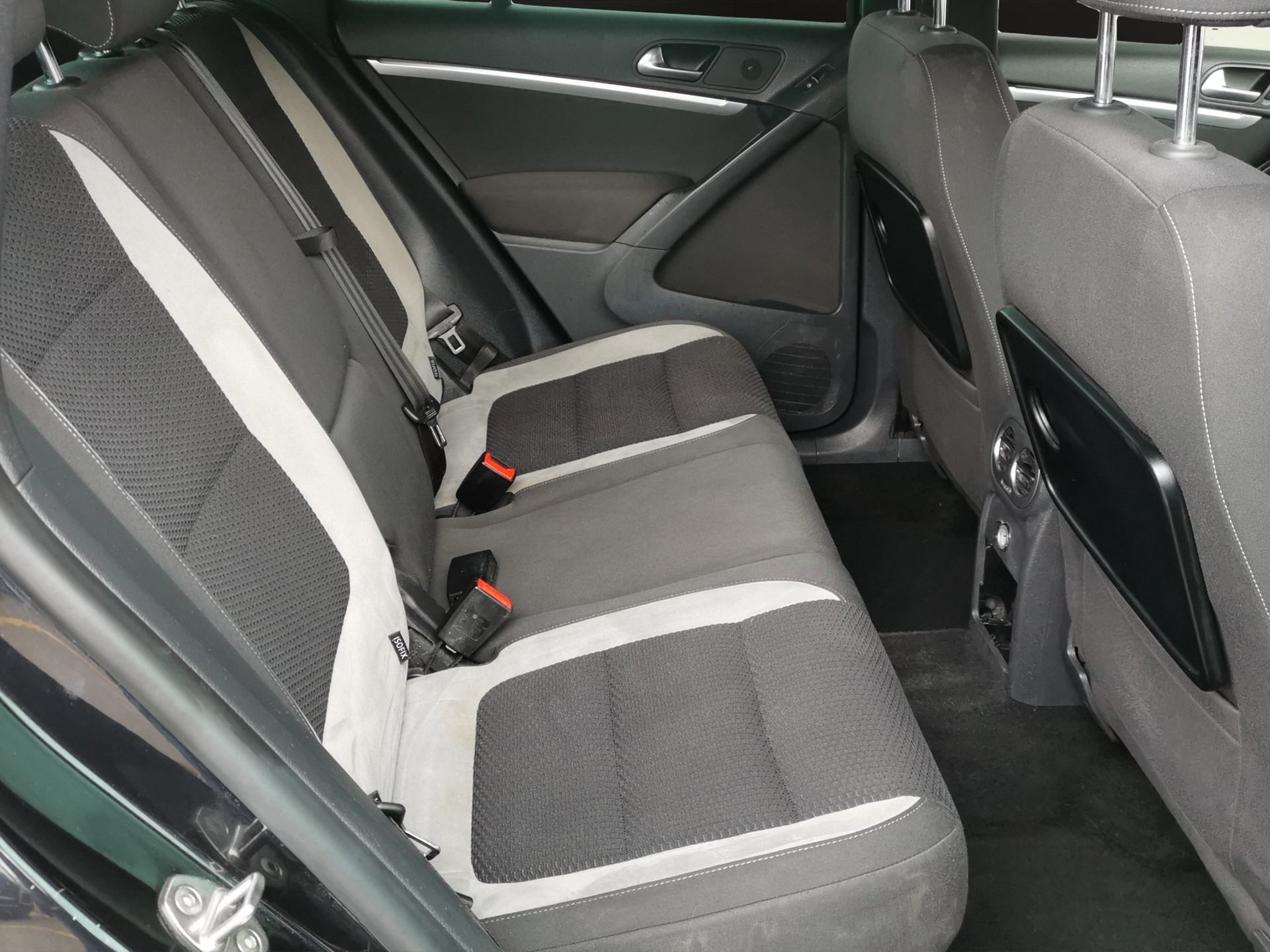 VW Tiguan 2.0 TDI BlueMotion R-Line 4Motion DSG-image-14