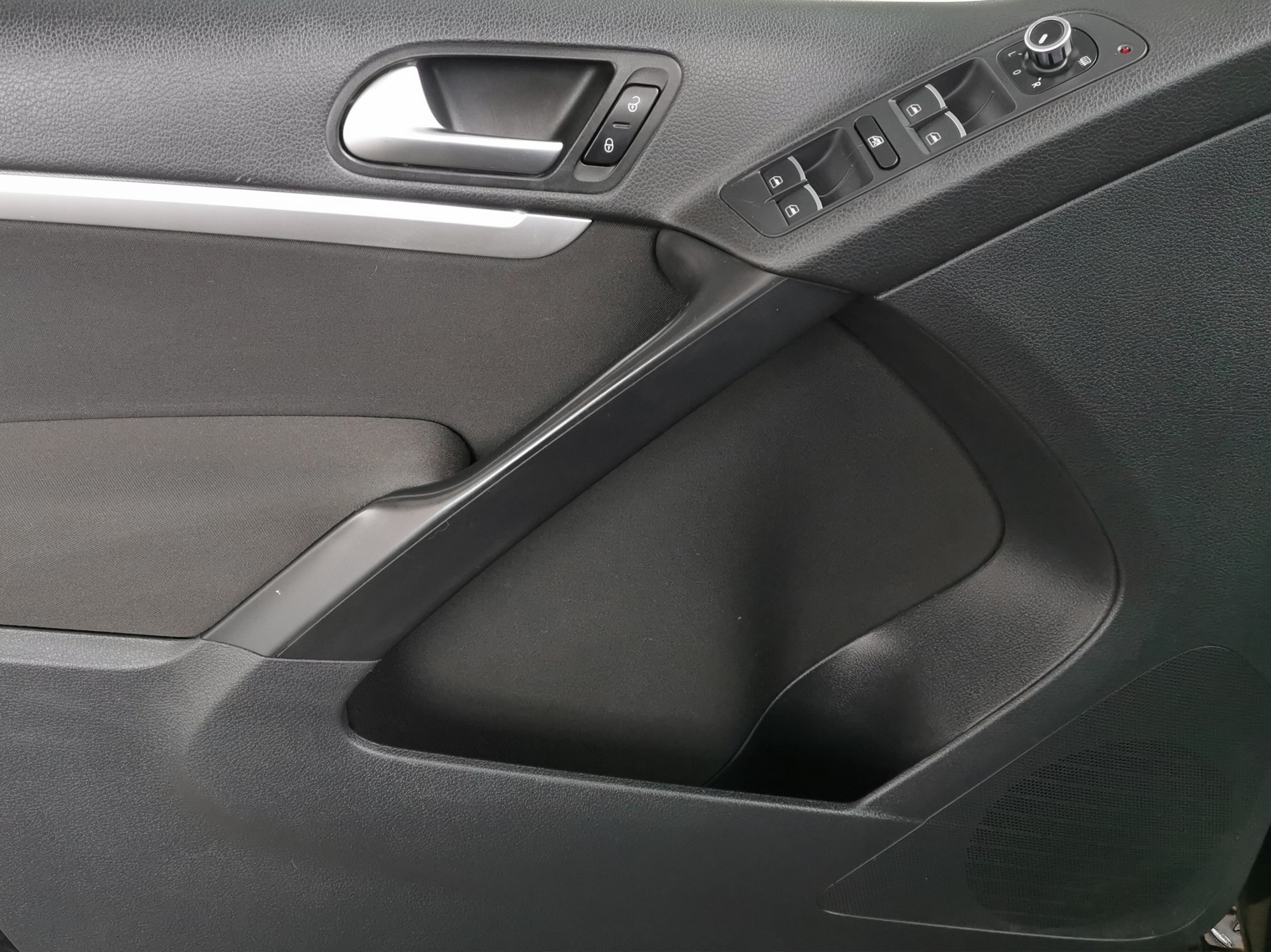VW Tiguan 2.0 TDI BlueMotion R-Line 4Motion DSG-image-11