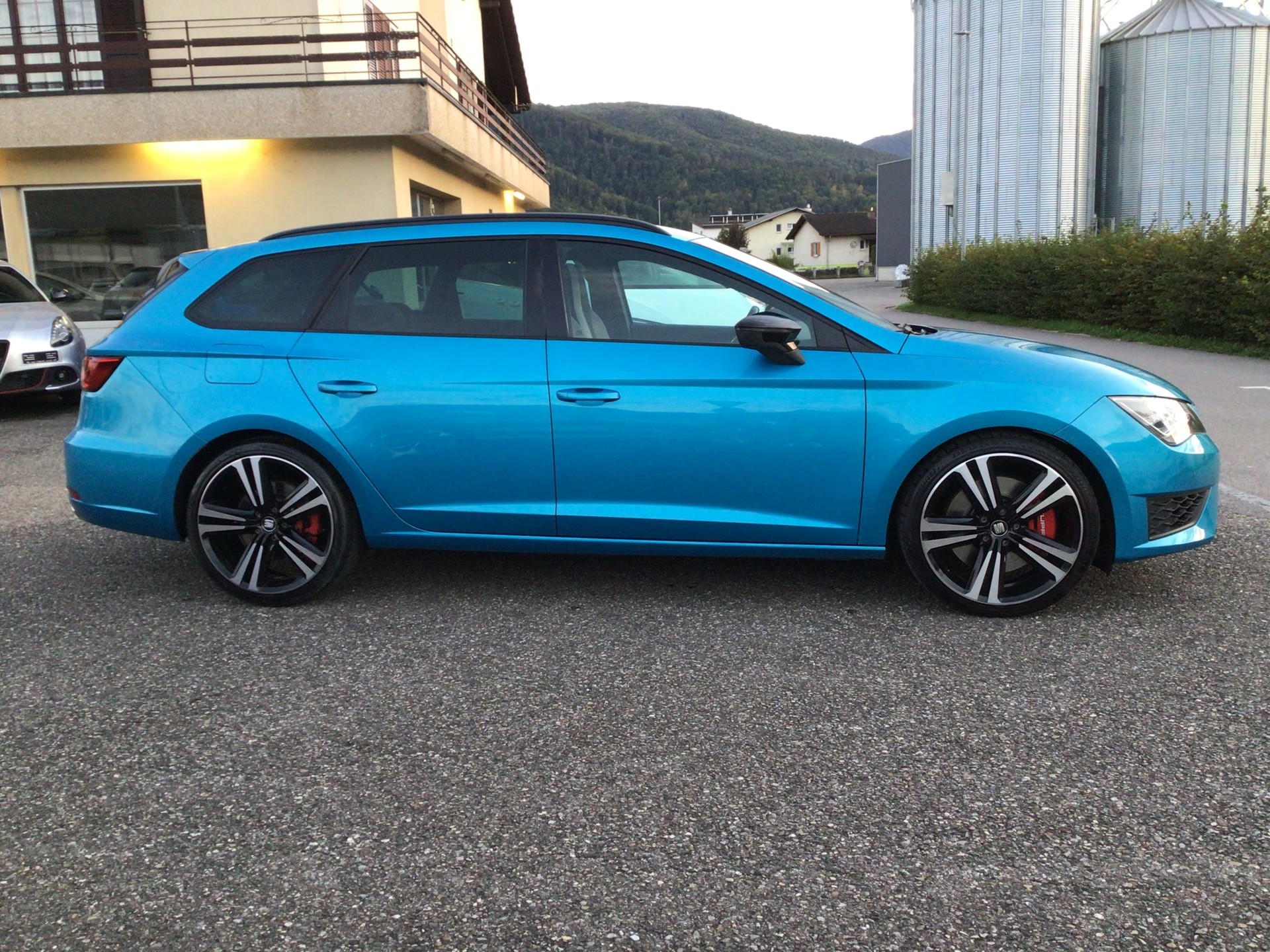 SEAT Leon ST 2.0 TSI Cupra 290 DSG-image-3
