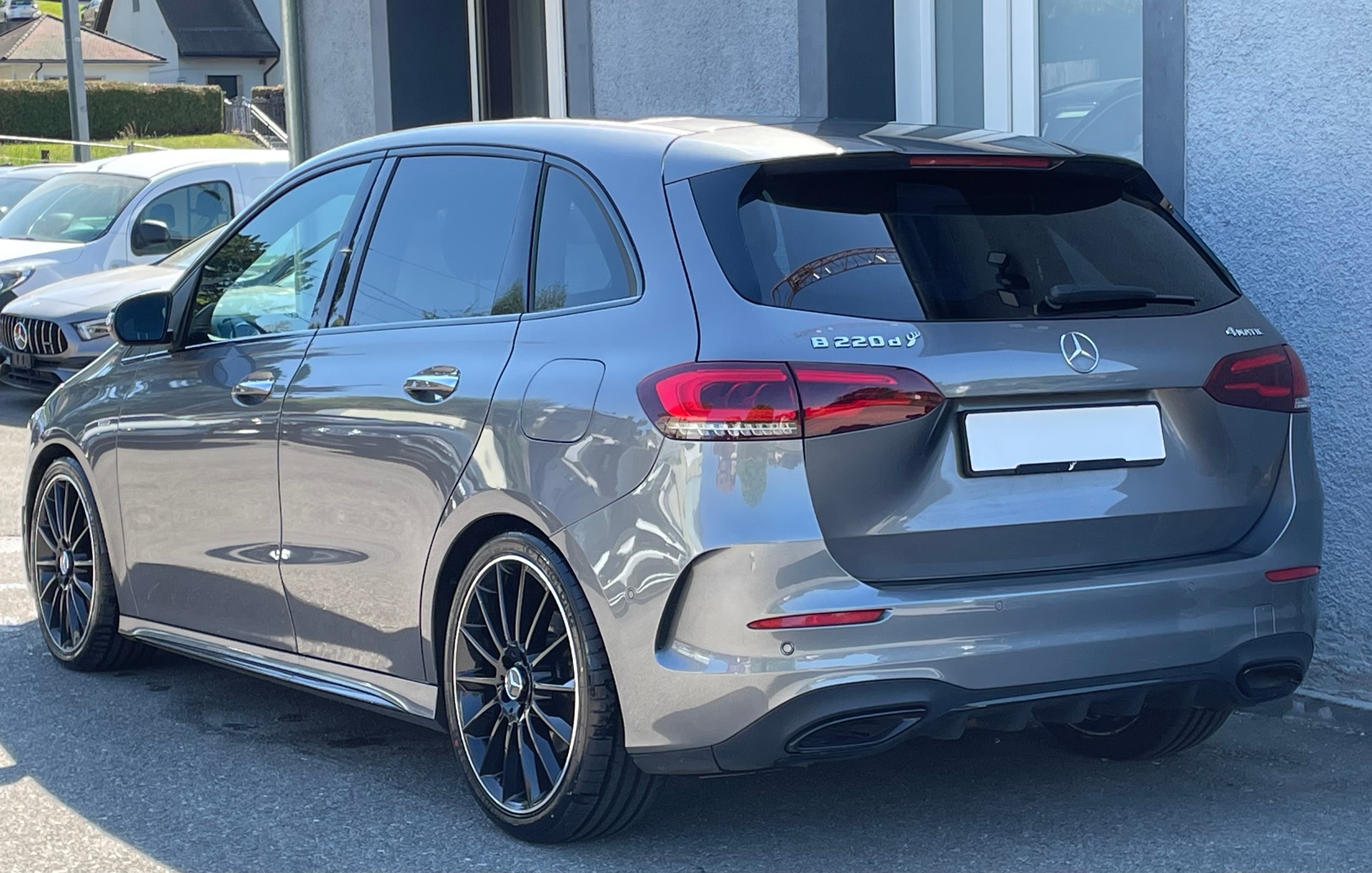 MERCEDES-BENZ B 220 d 4Matic AMG Line 8G-DCT-image-3