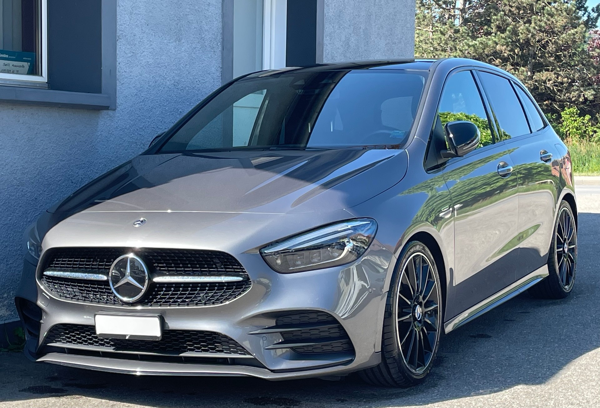 MERCEDES-BENZ B 220 d 4Matic AMG Line 8G-DCT-image-1