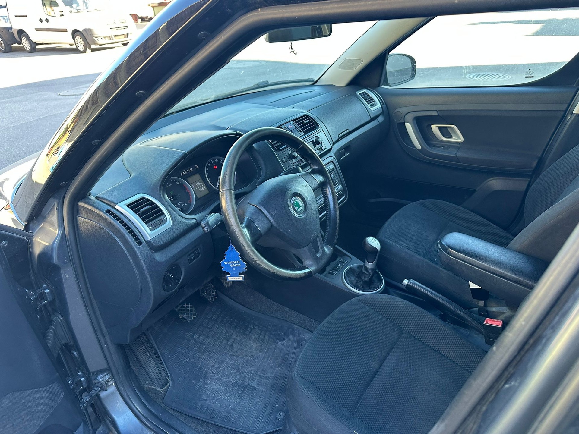 SKODA Roomster 1.9 TDI Scout-image-8