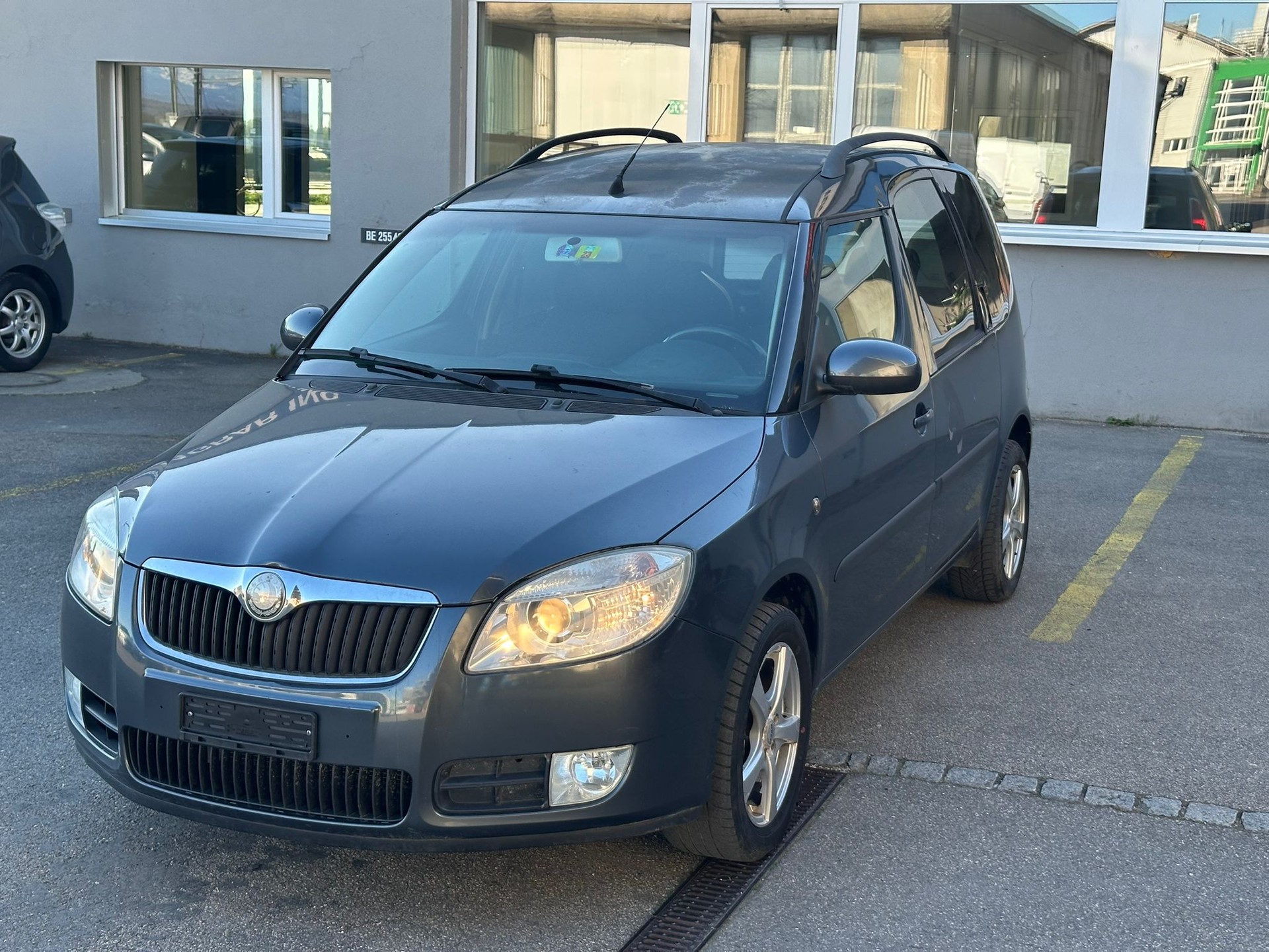 SKODA Roomster 1.9 TDI Scout-image-2