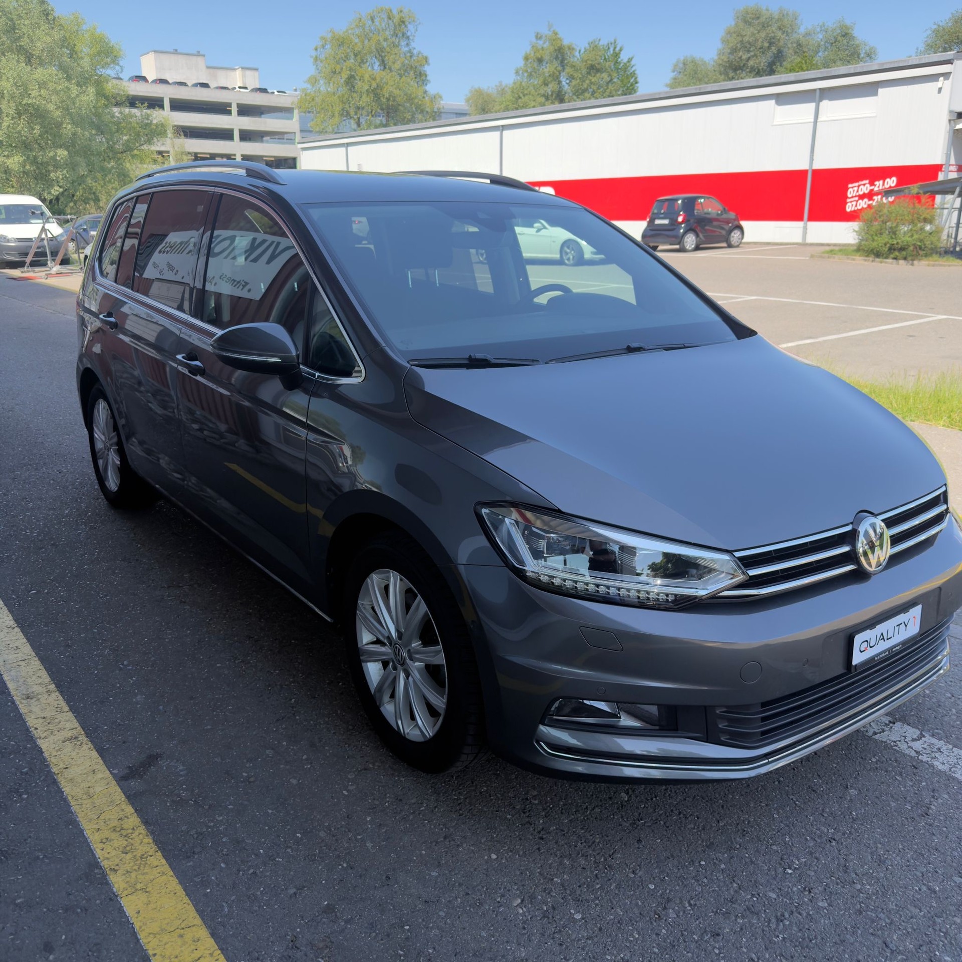 VW Touran 1.8 TSI BlueMotion Technology Highline DSG-image-2