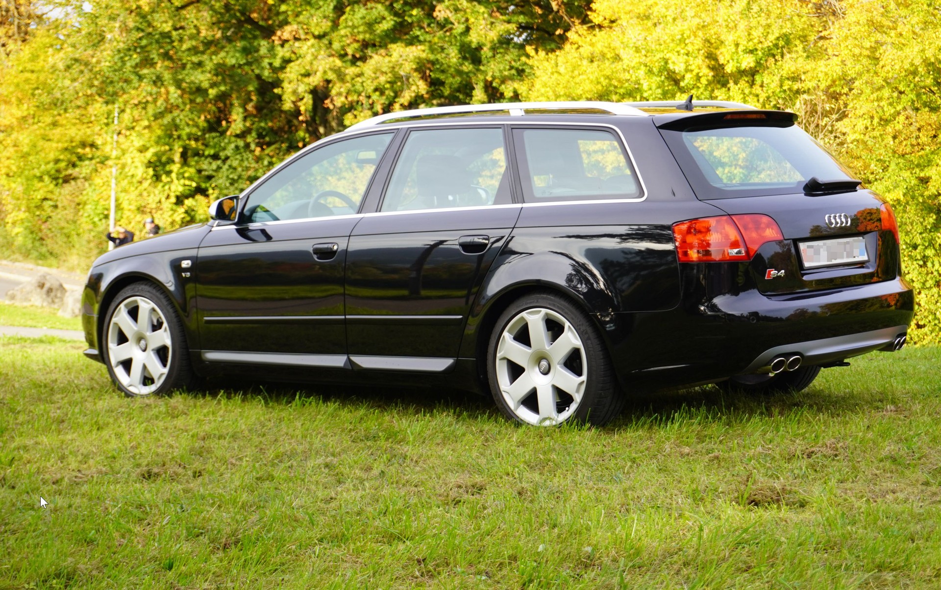 AUDI 4.2 V8 quattro-image-1