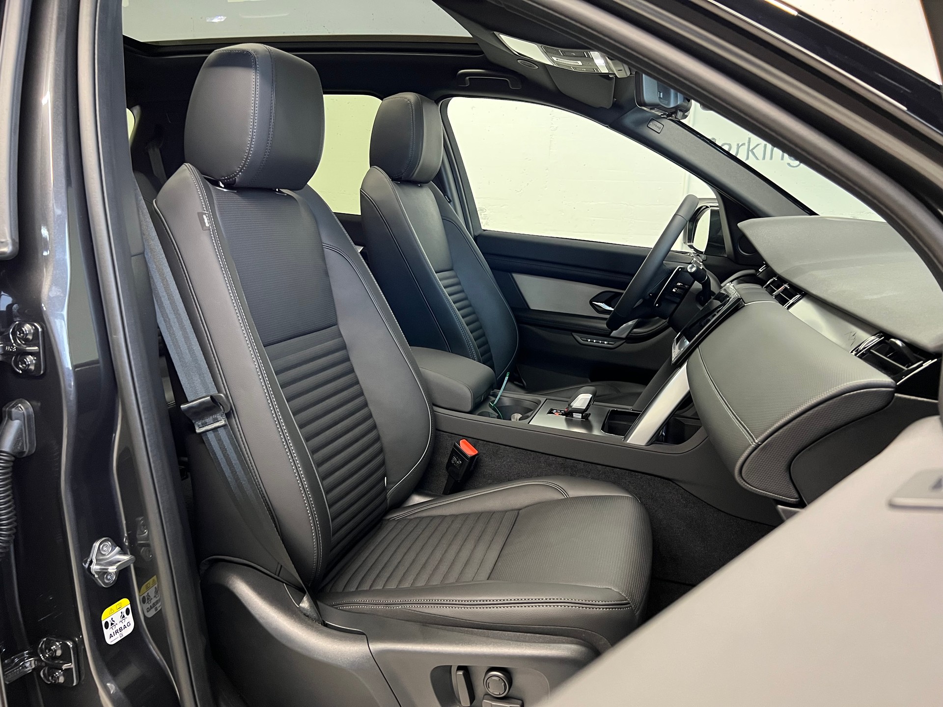 LAND ROVER Discovery Sport 1.5 T 270e Landmark-image-5
