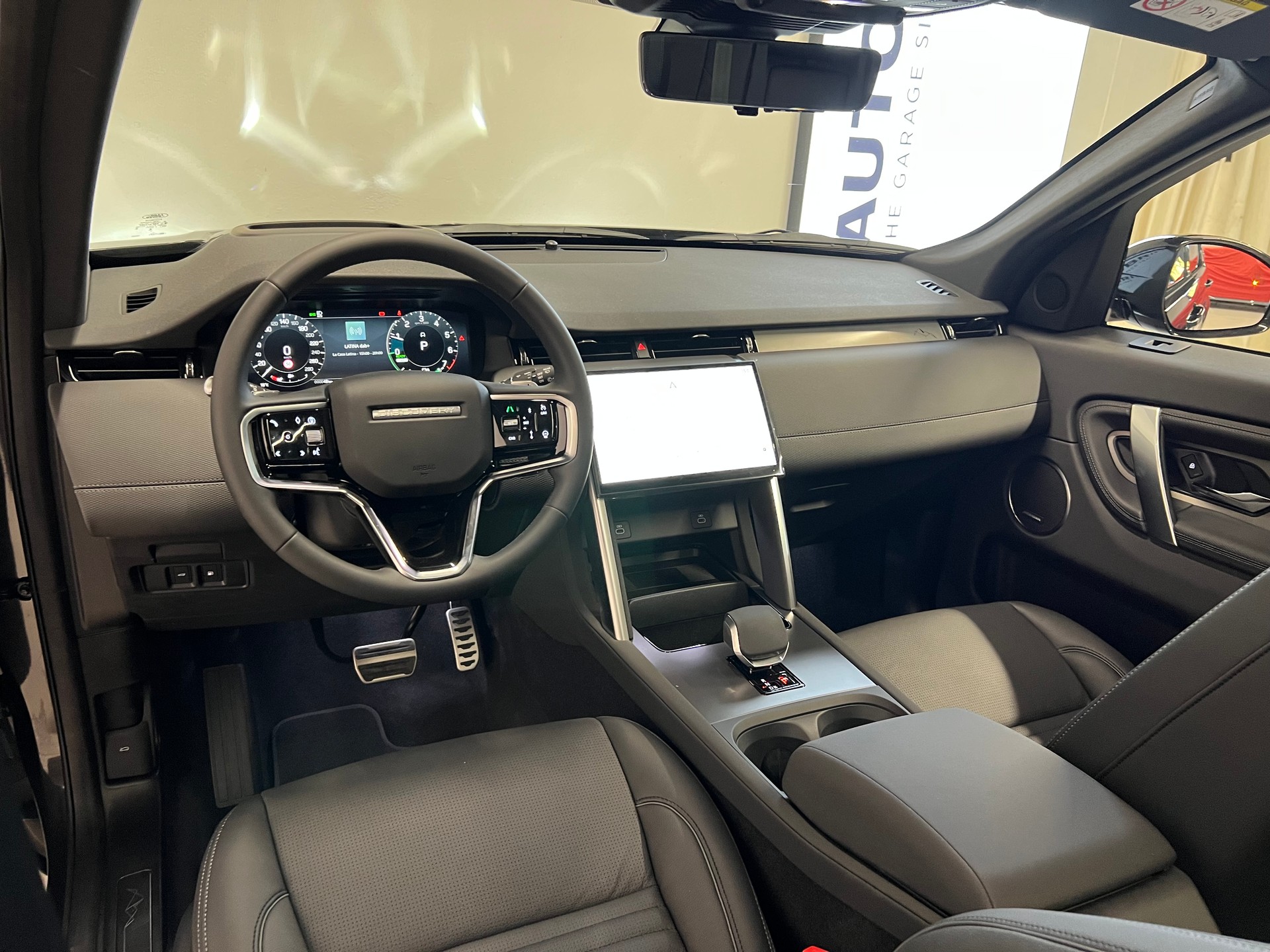 LAND ROVER Discovery Sport 1.5 T 270e Landmark-showroom-element-2