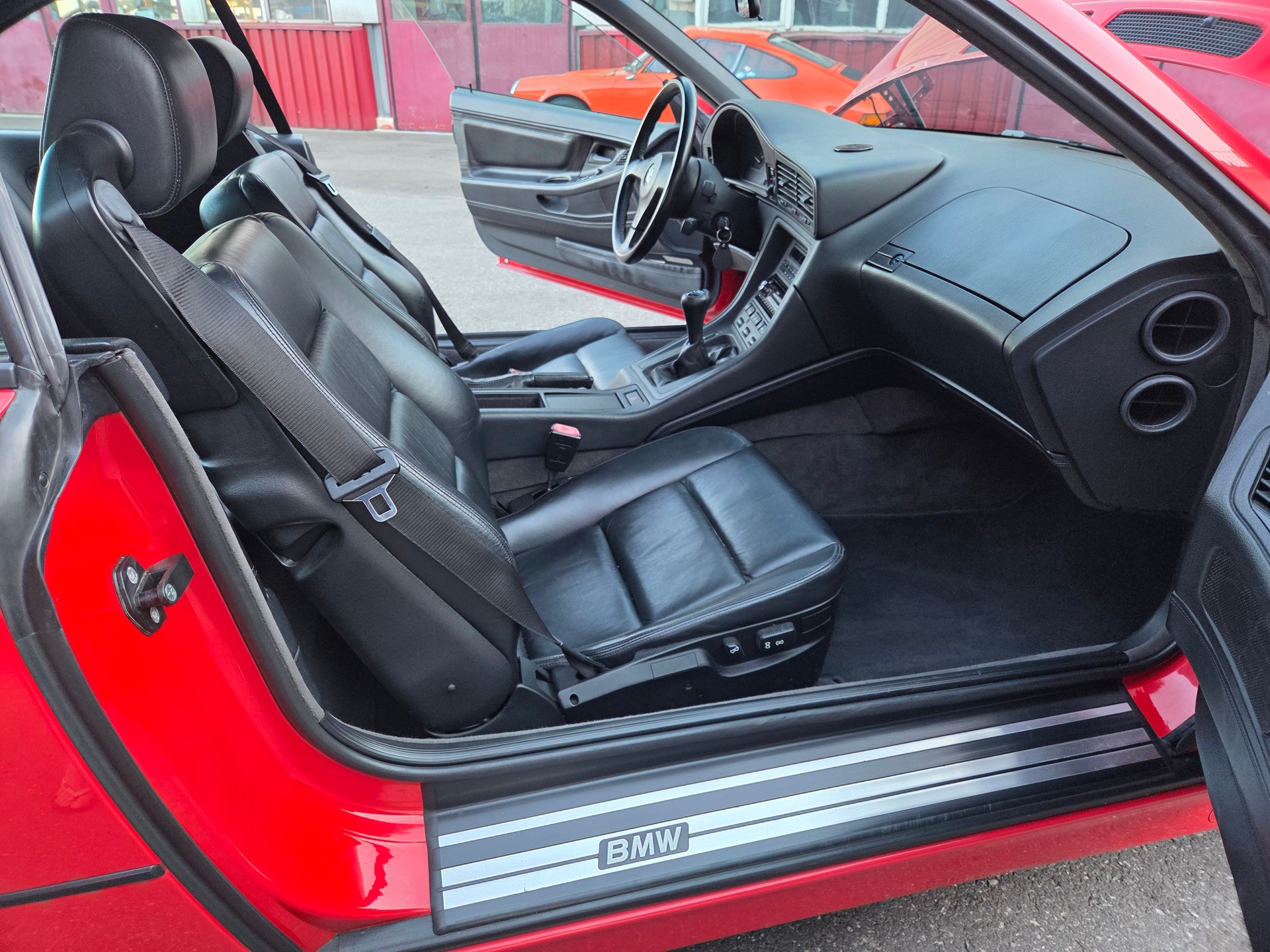 BMW 850i ABS-image-9