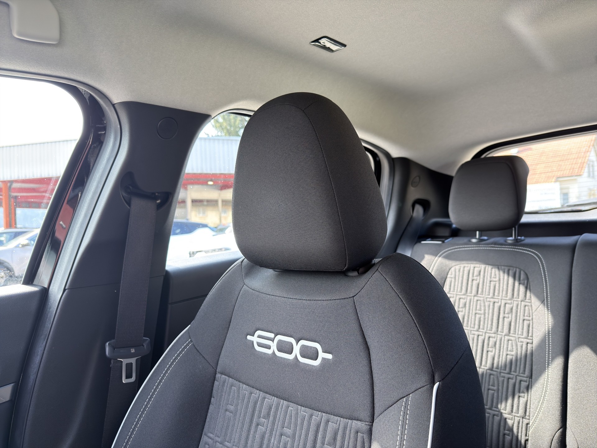 FIAT 600 1.2 Hybrid 145 Cult-image-19