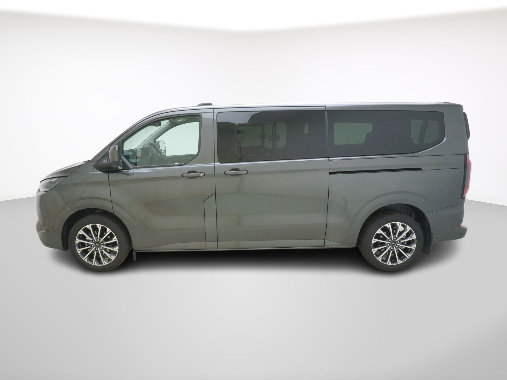 FORD E-TOURNEO Custom L2 Titanium X-image-1