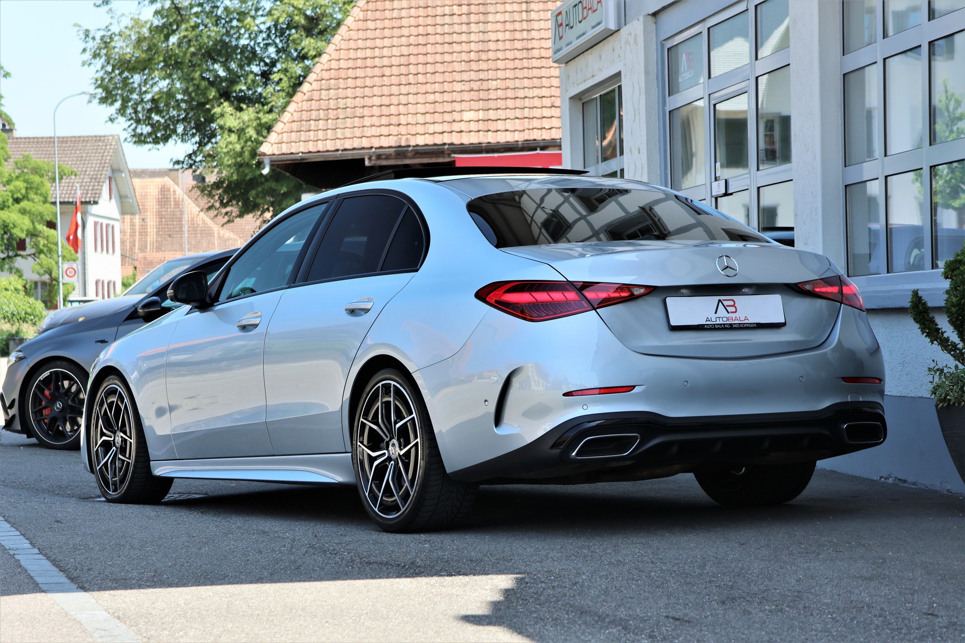 MERCEDES-BENZ C 300 4Matic AMG Line (CH)-showroom-element-2