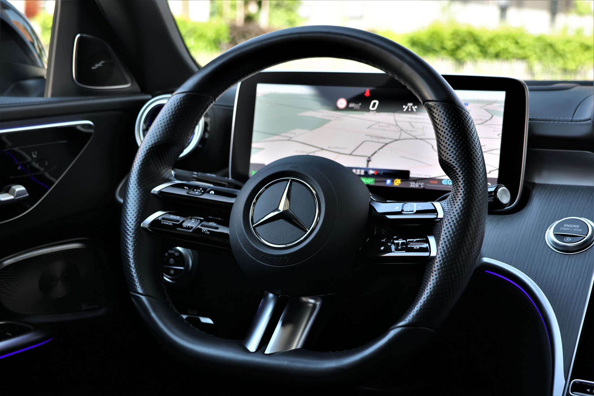 MERCEDES-BENZ C 300 4Matic AMG Line (CH)-image-13