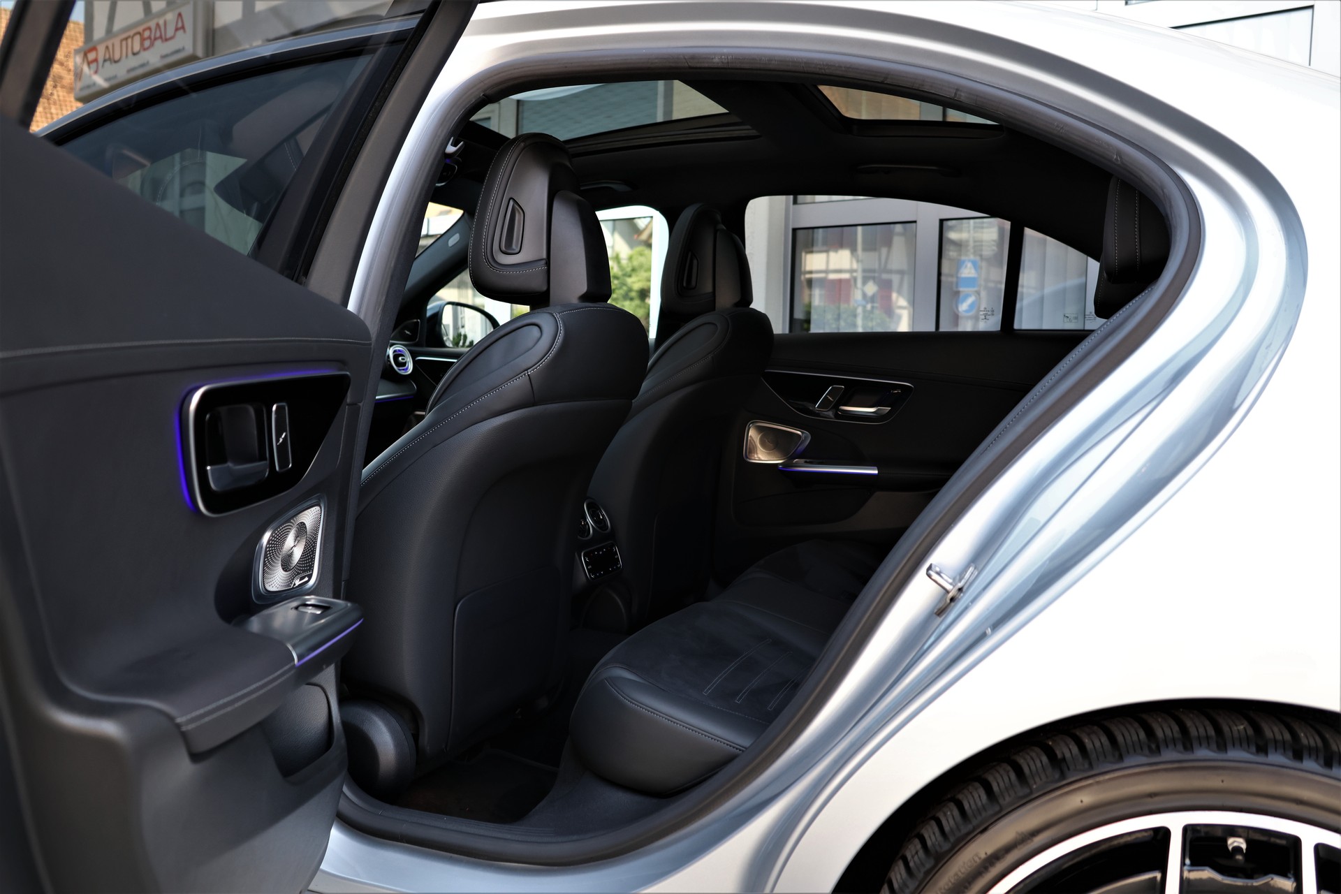 MERCEDES-BENZ C 300 4Matic AMG Line (CH)-image-11