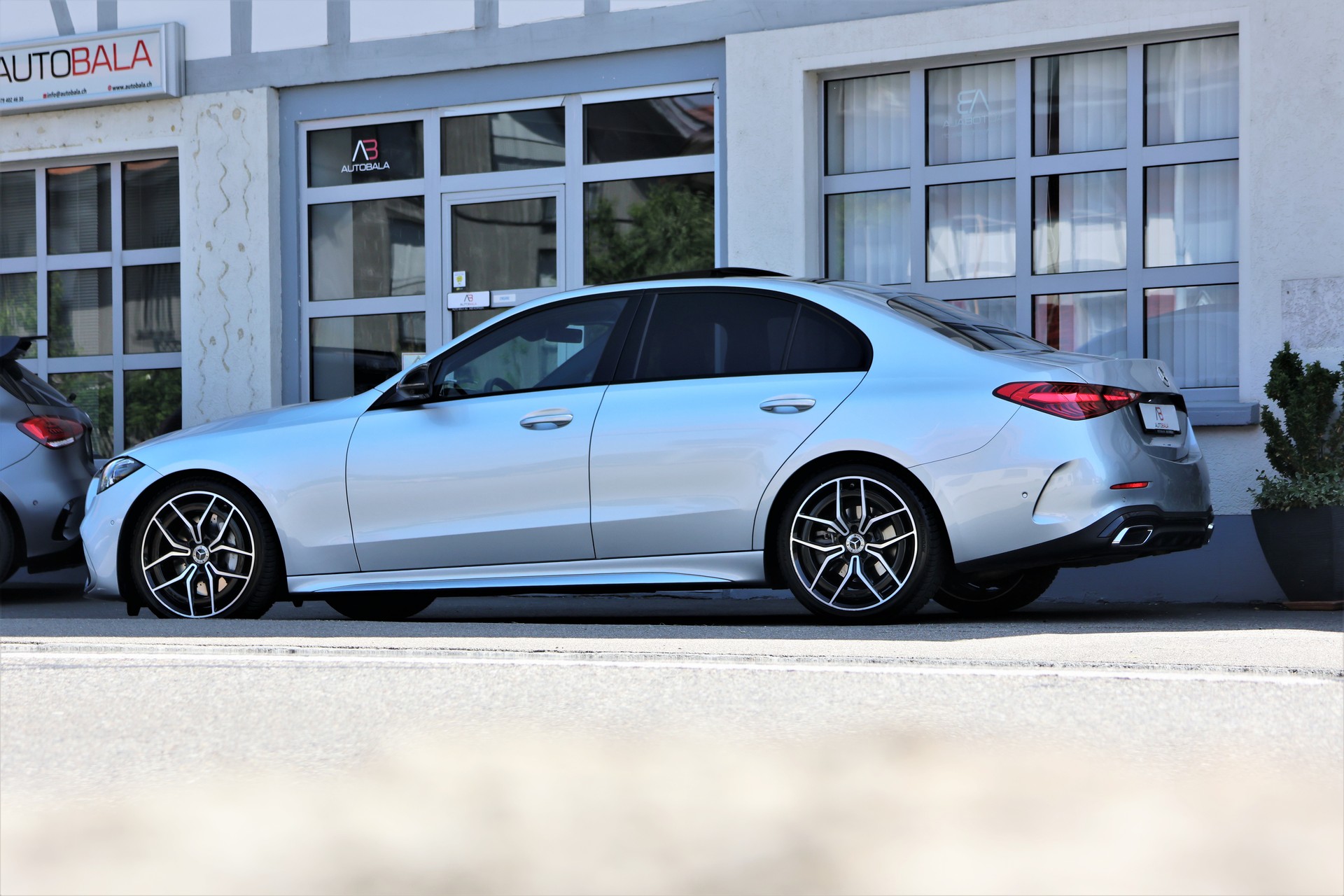 MERCEDES-BENZ C 300 4Matic AMG Line (CH)-showroom-element-3