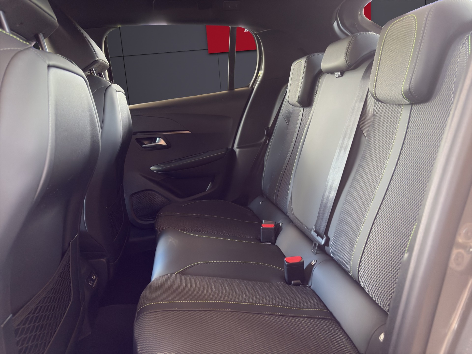 PEUGEOT 208 1.2 MHEV GT-image-5