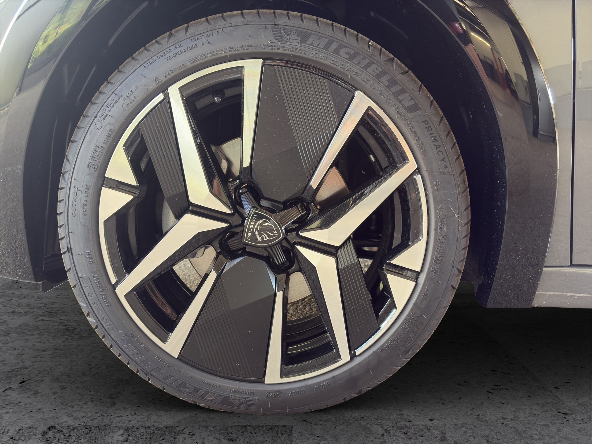 PEUGEOT 208 1.2 MHEV GT-showroom-element-3
