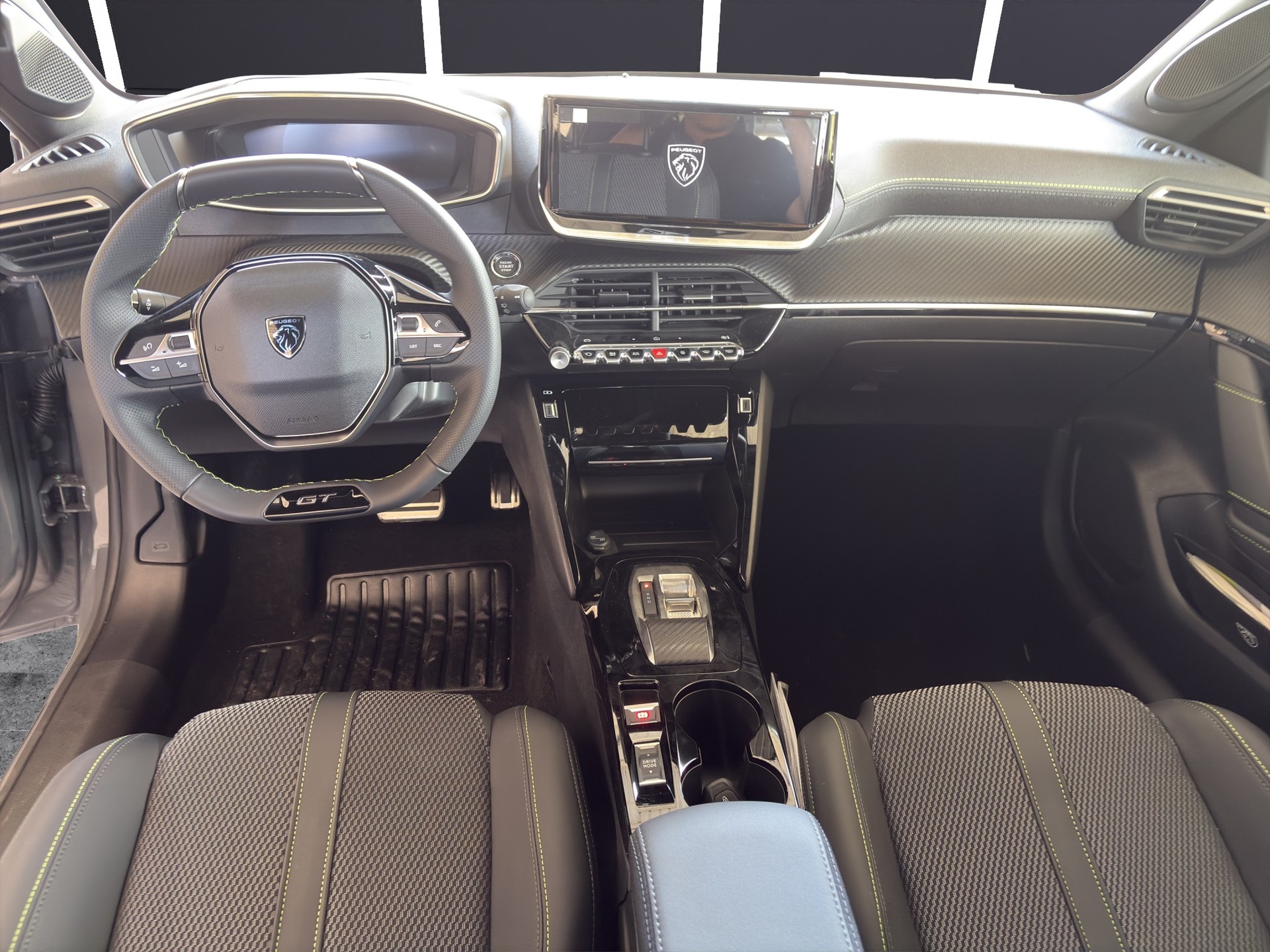 PEUGEOT 208 1.2 MHEV GT-image-6