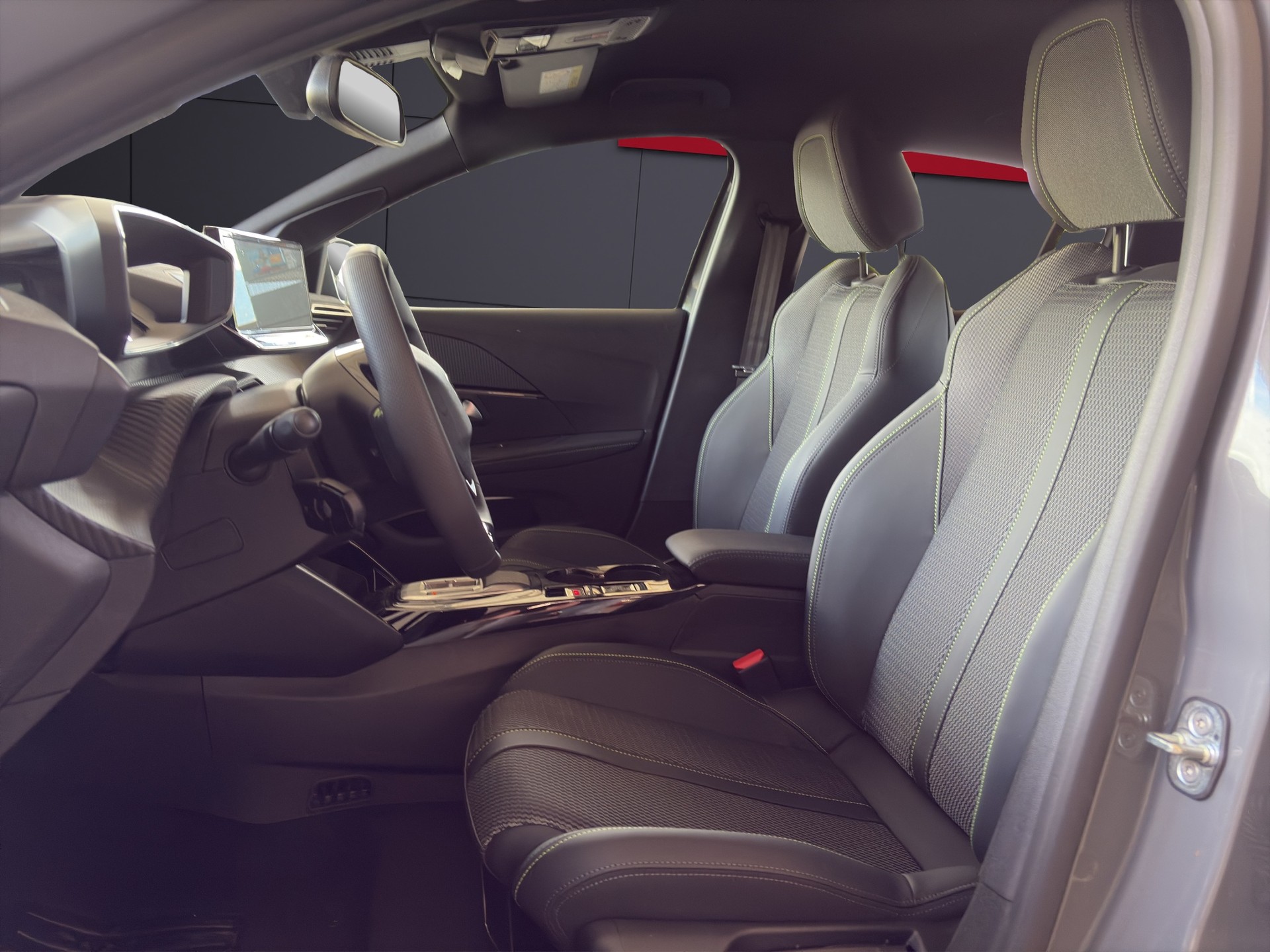 PEUGEOT 208 1.2 MHEV GT-image-4