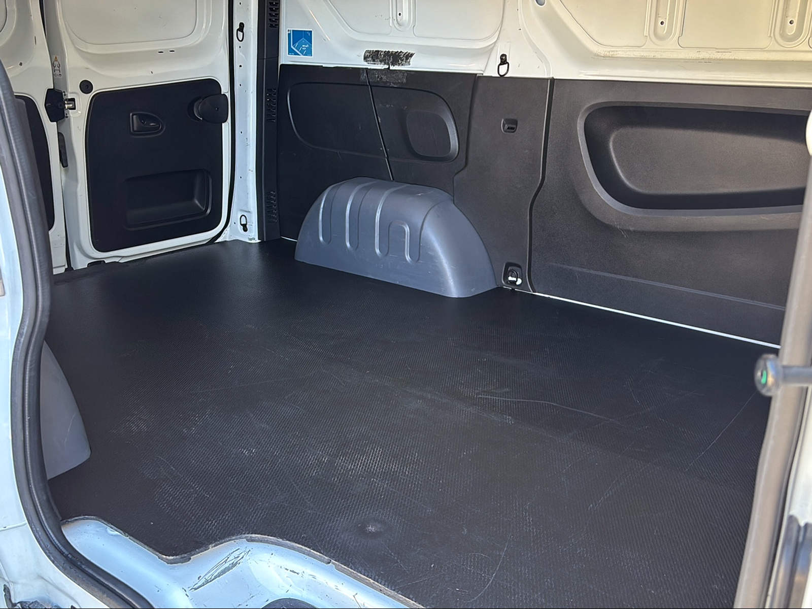 RENAULT Trafic 2.0 Blue dCi 130 Business L1H1-showroom-element-3