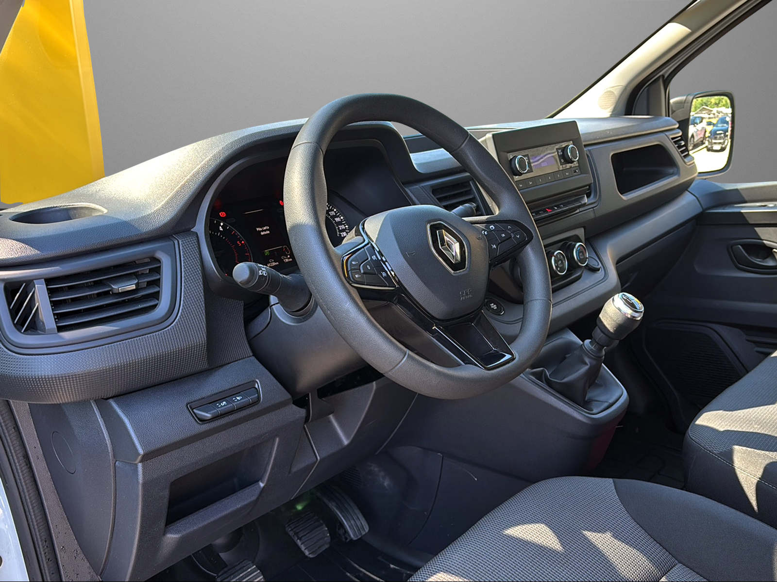 RENAULT Trafic 2.0 Blue dCi 130 Business L1H1-image-9