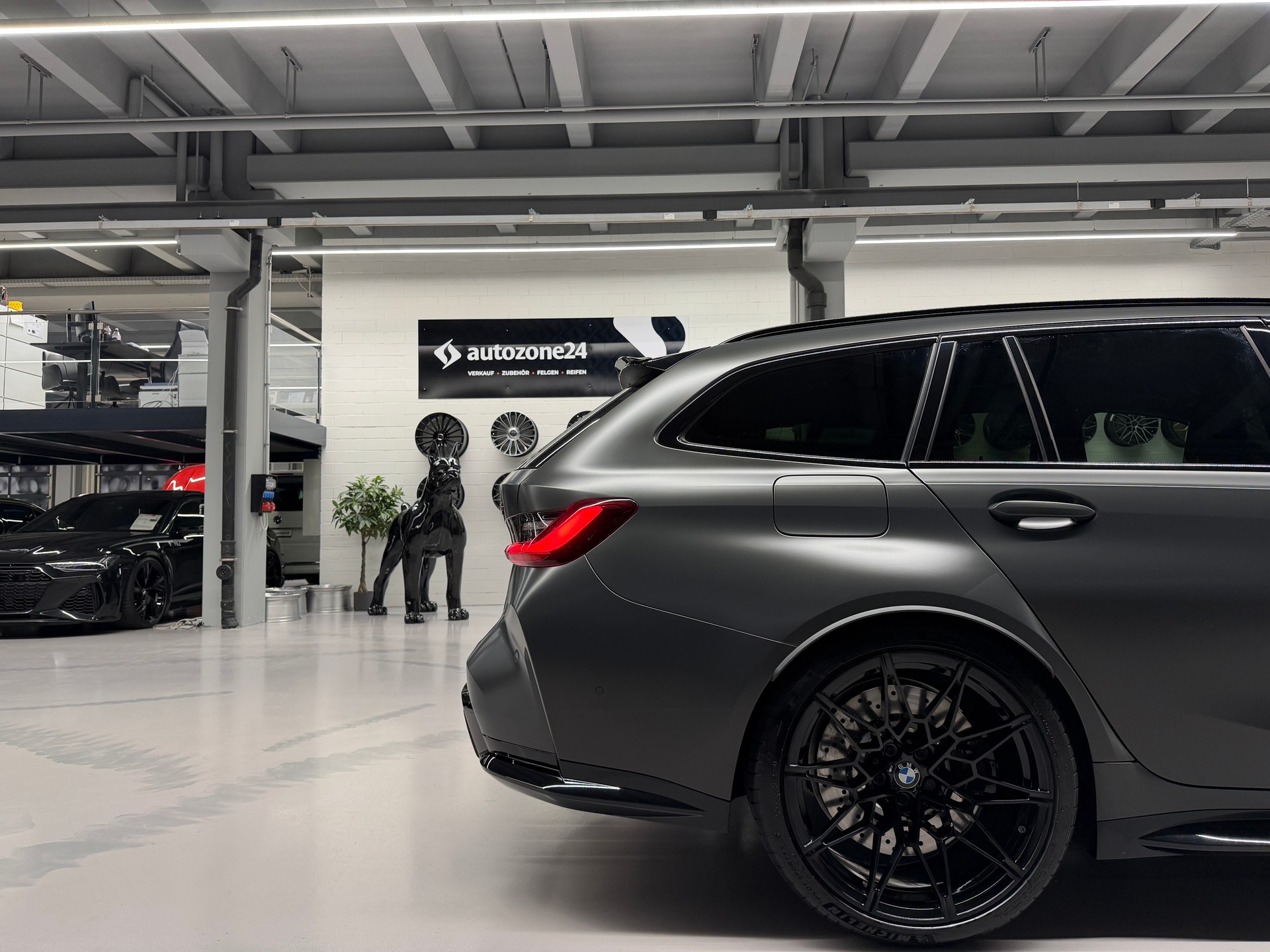 BMW M3 Competition xDrive Touring *BMW Individual Frozen Pure Grey*M Schalensitze Carbon*Werksgarantie*-image-13