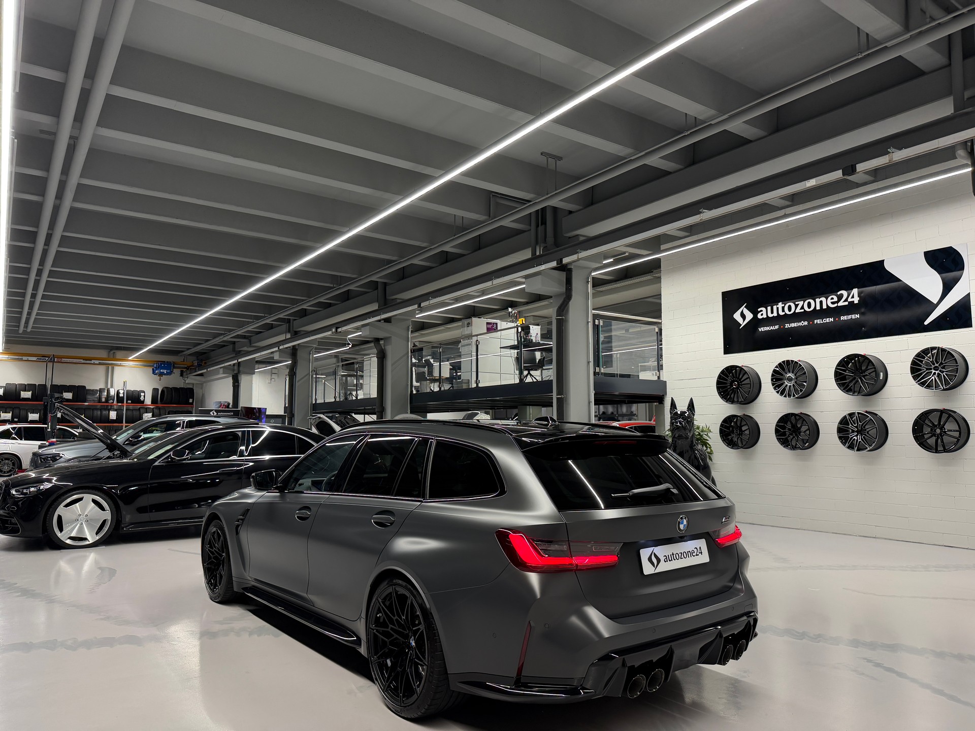 BMW M3 Competition xDrive Touring *BMW Individual Frozen Pure Grey*M Schalensitze Carbon*Werksgarantie*-image-14
