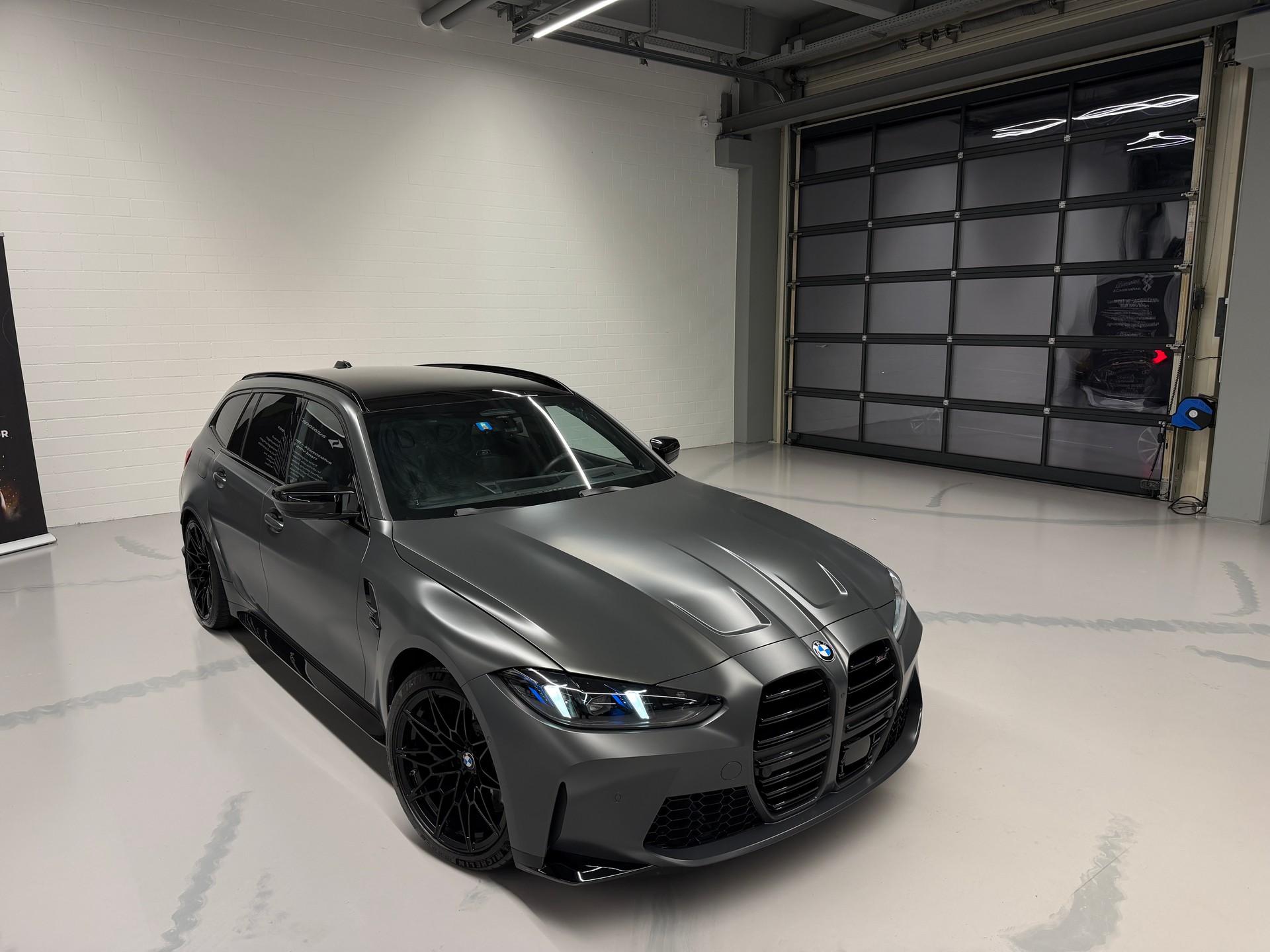 BMW M3 Competition xDrive Touring *BMW Individual Frozen Pure Grey*M Schalensitze Carbon*Werksgarantie*-image-18