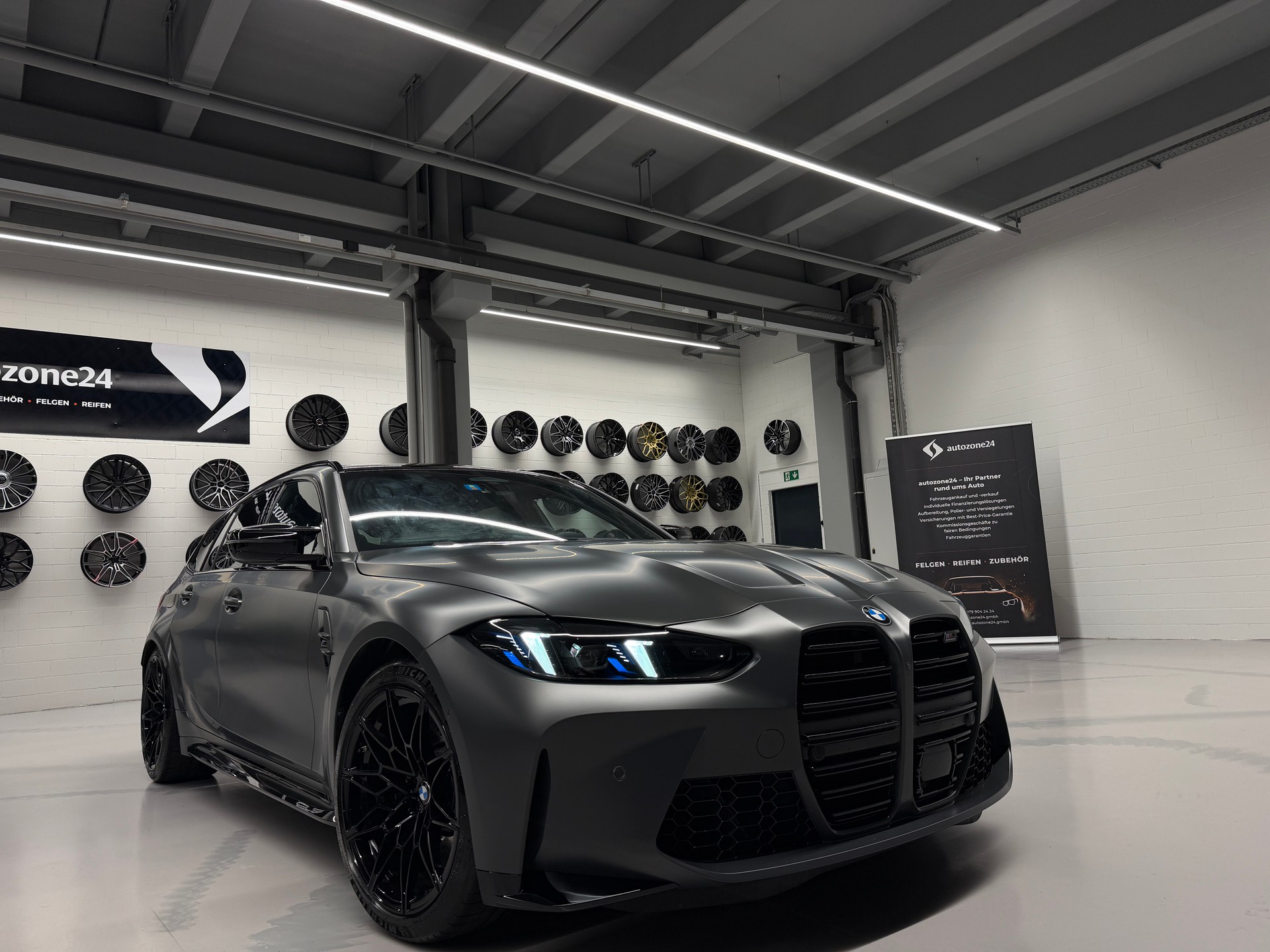 BMW M3 Competition xDrive Touring *BMW Individual Frozen Pure Grey*M Schalensitze Carbon*Werksgarantie*-image-9