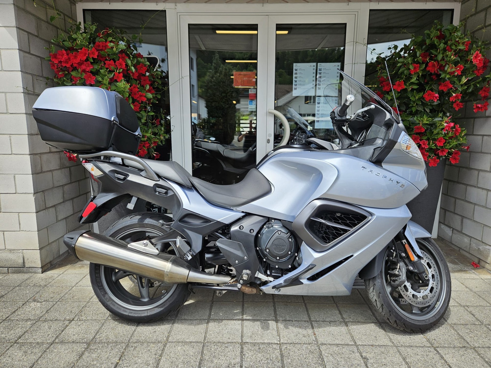 TRIUMPH Trophy 1200 SE ABS-image-1